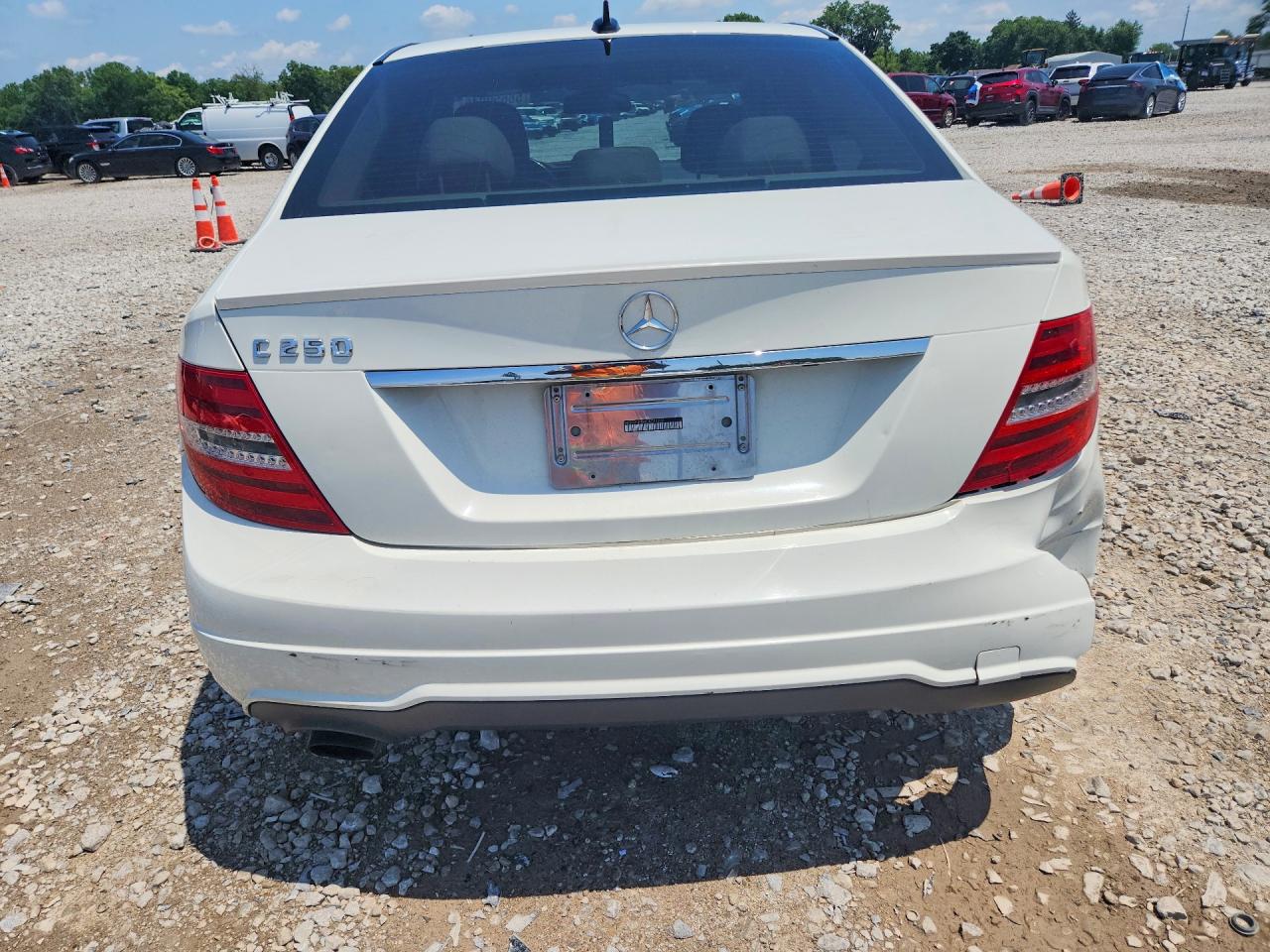 2012 Mercedes-benz C 250 Белый vin: WDDGF4HB4CA721226