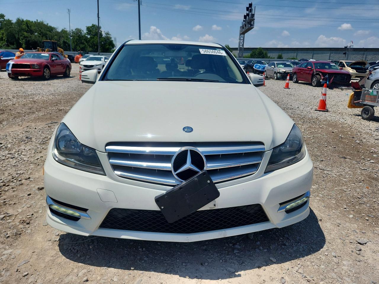 2012 Mercedes-benz C 250 Белый vin: WDDGF4HB4CA721226