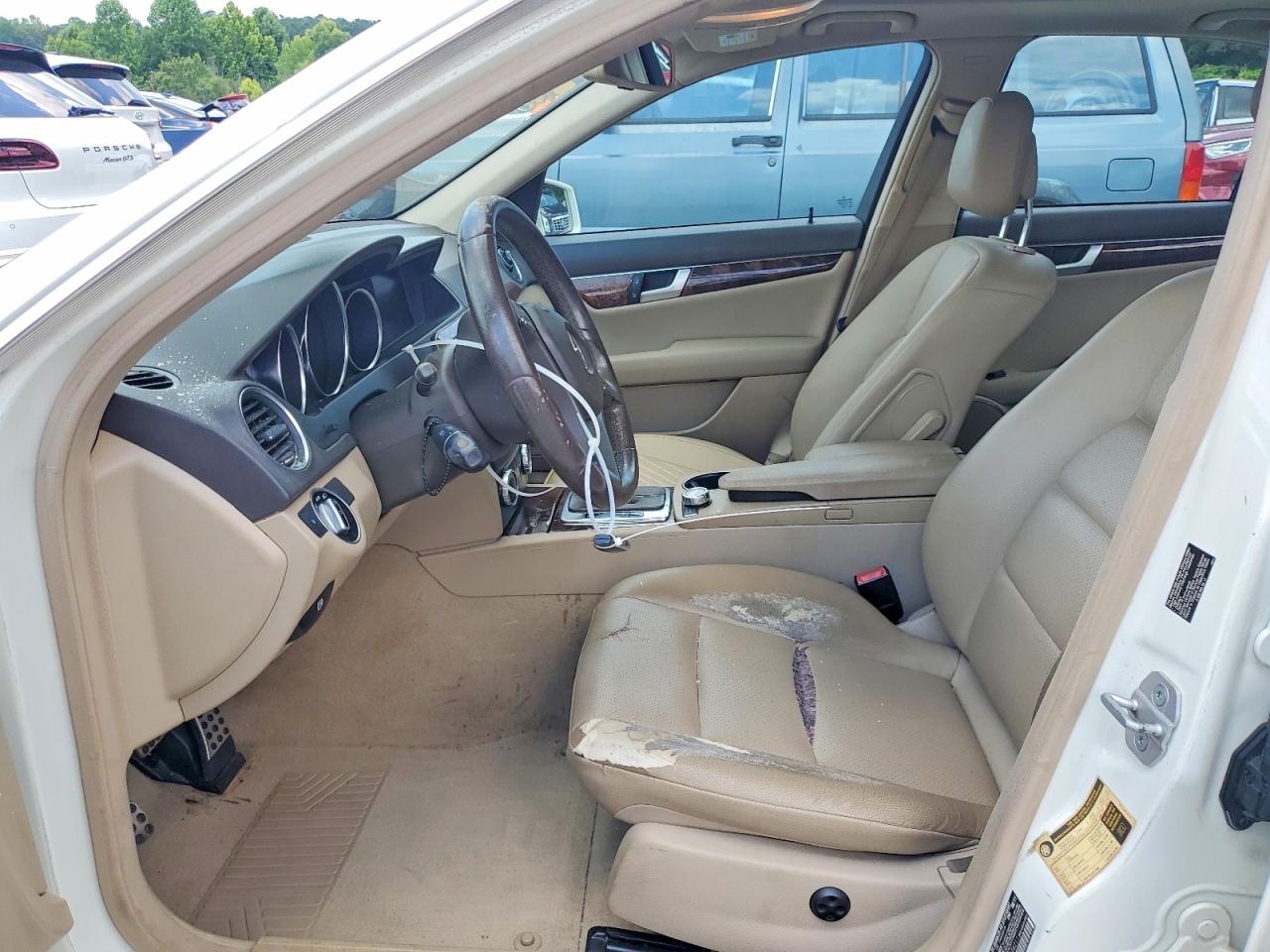 2012 Mercedes-benz C 250 White vin: WDDGF4HB4CR194211