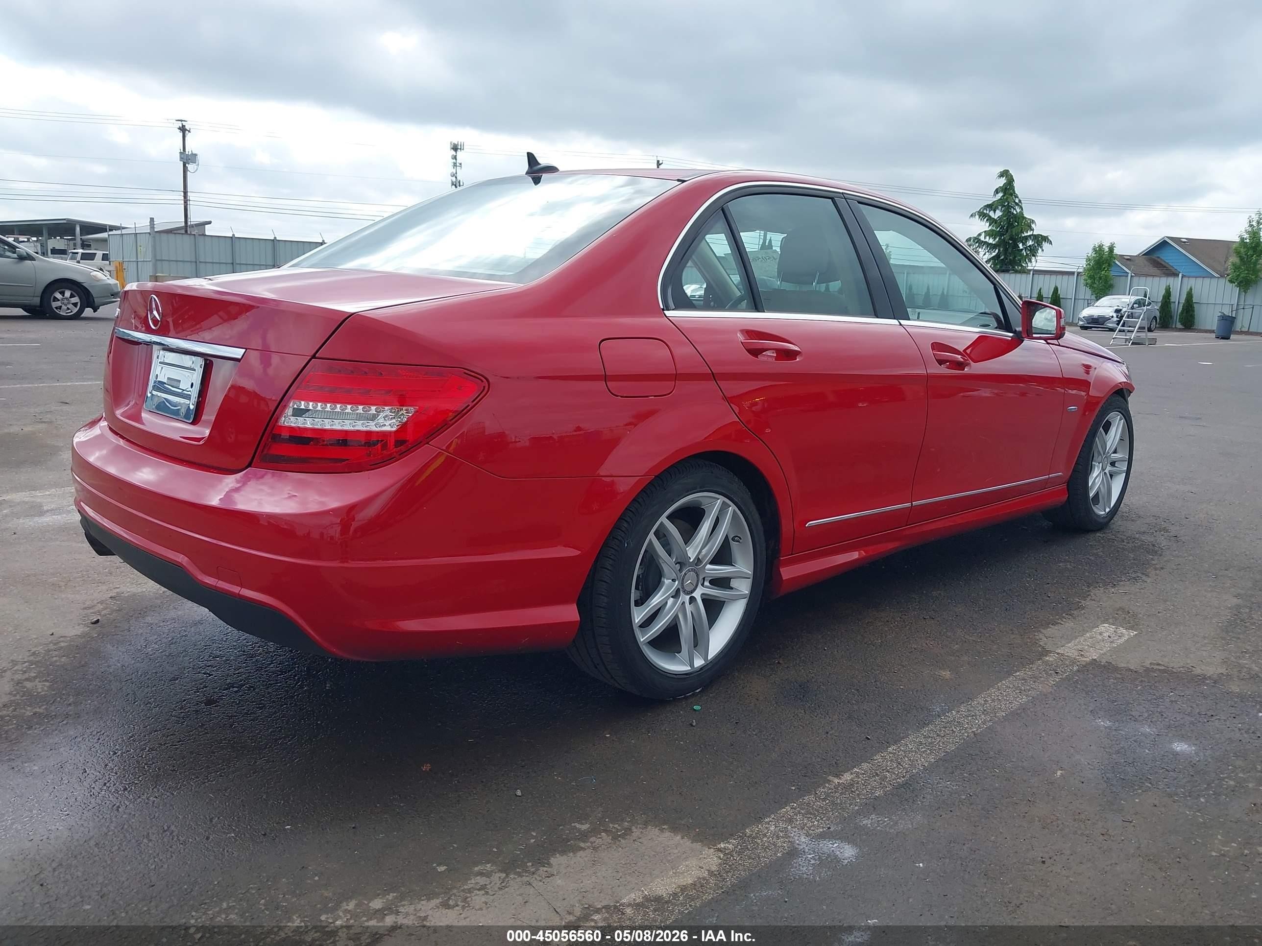 2012 Mercedes-benz C 250 Sport Красный vin: WDDGF4HB4CR207880