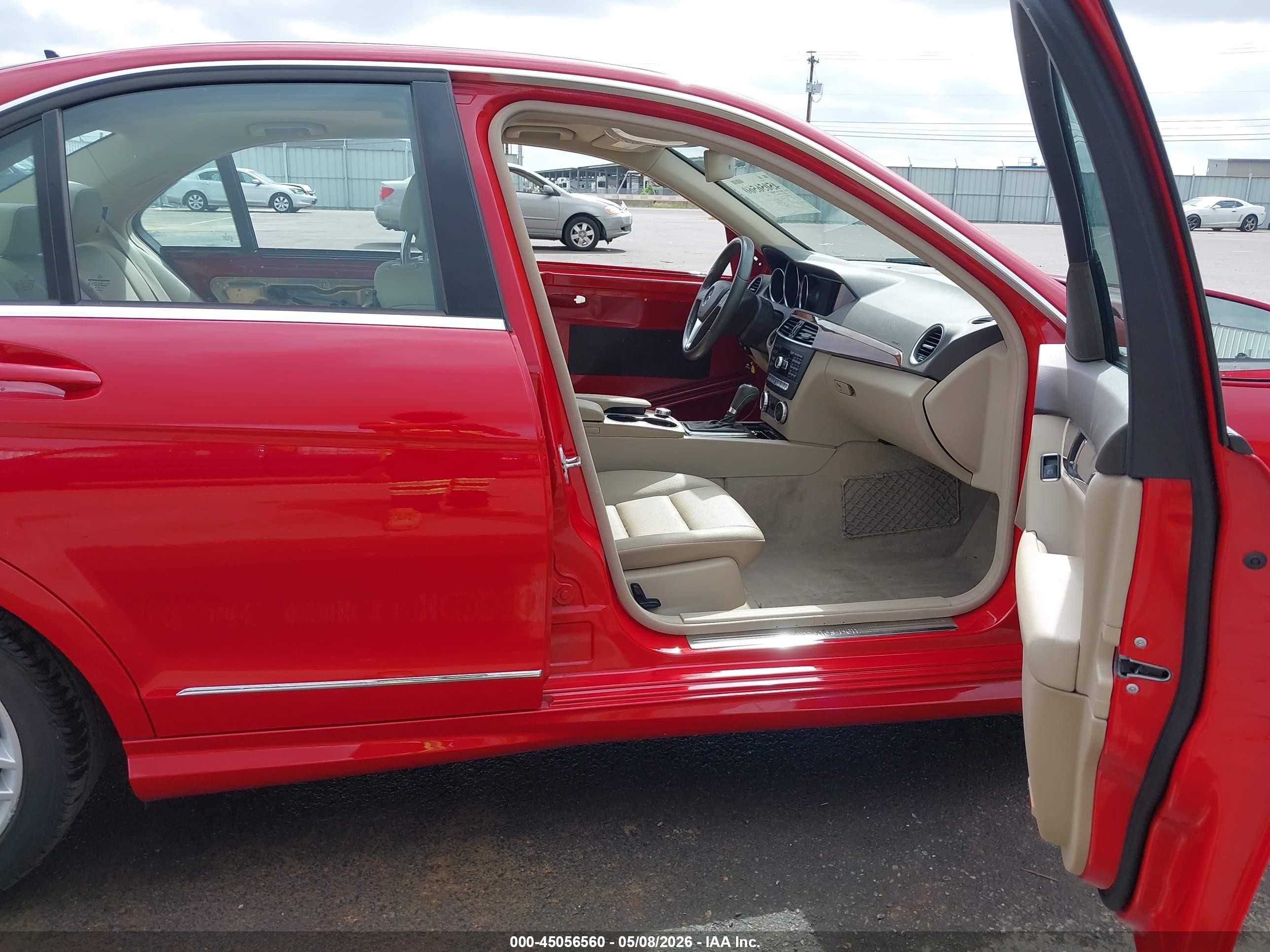 2012 Mercedes-benz C 250 Sport Красный vin: WDDGF4HB4CR207880