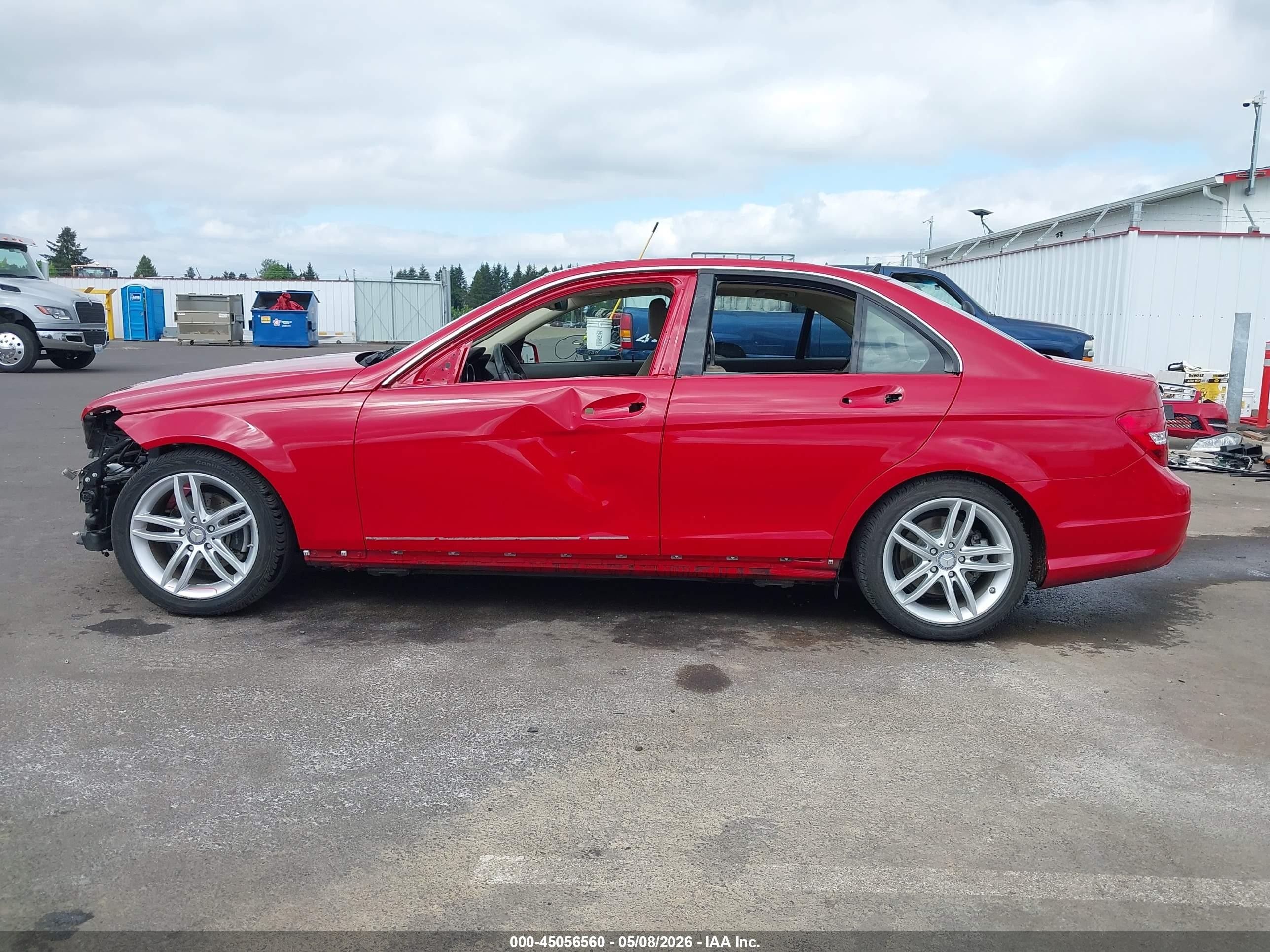 2012 Mercedes-benz C 250 Sport Красный vin: WDDGF4HB4CR207880