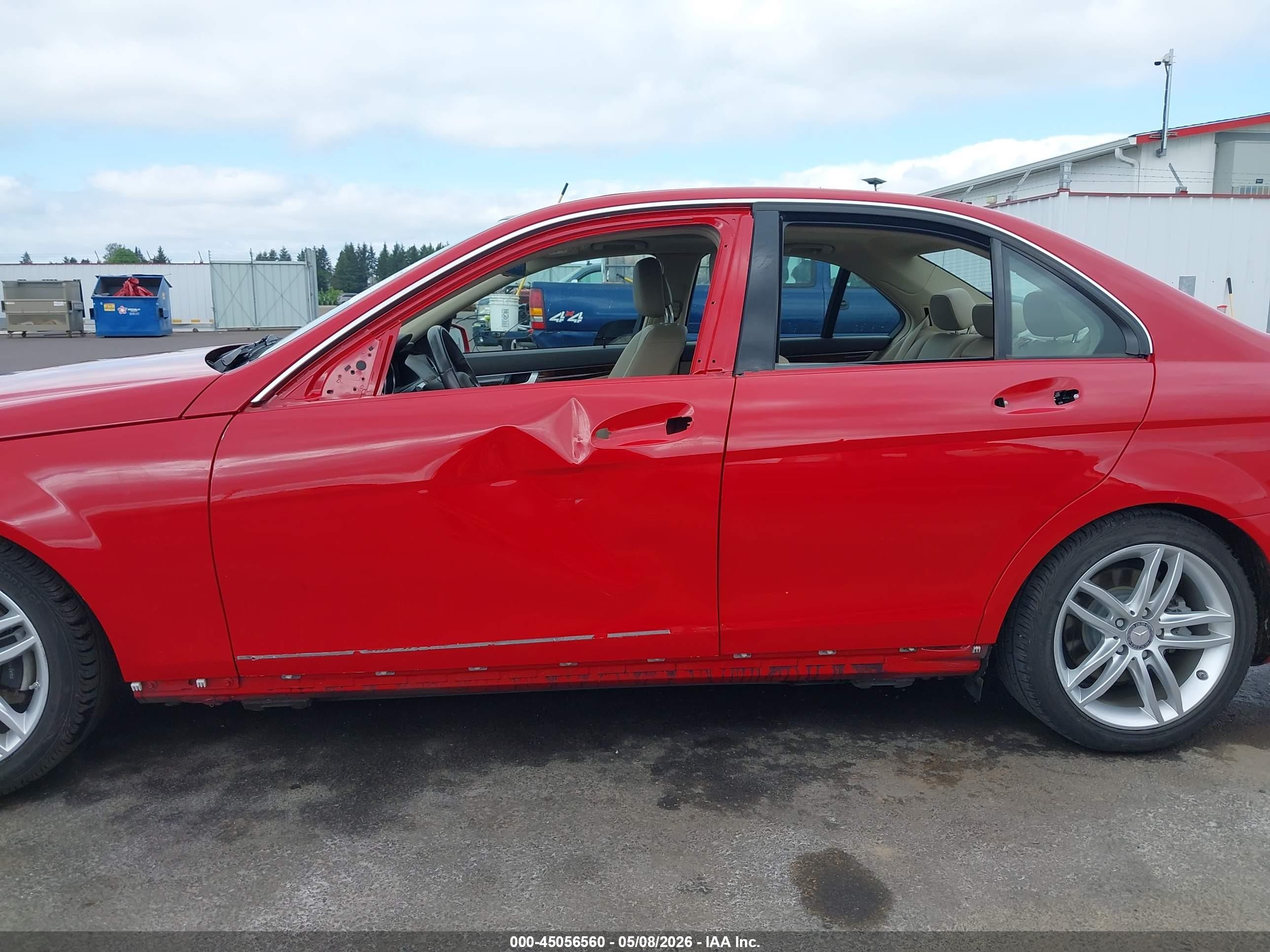 2012 Mercedes-benz C 250 Sport Красный vin: WDDGF4HB4CR207880