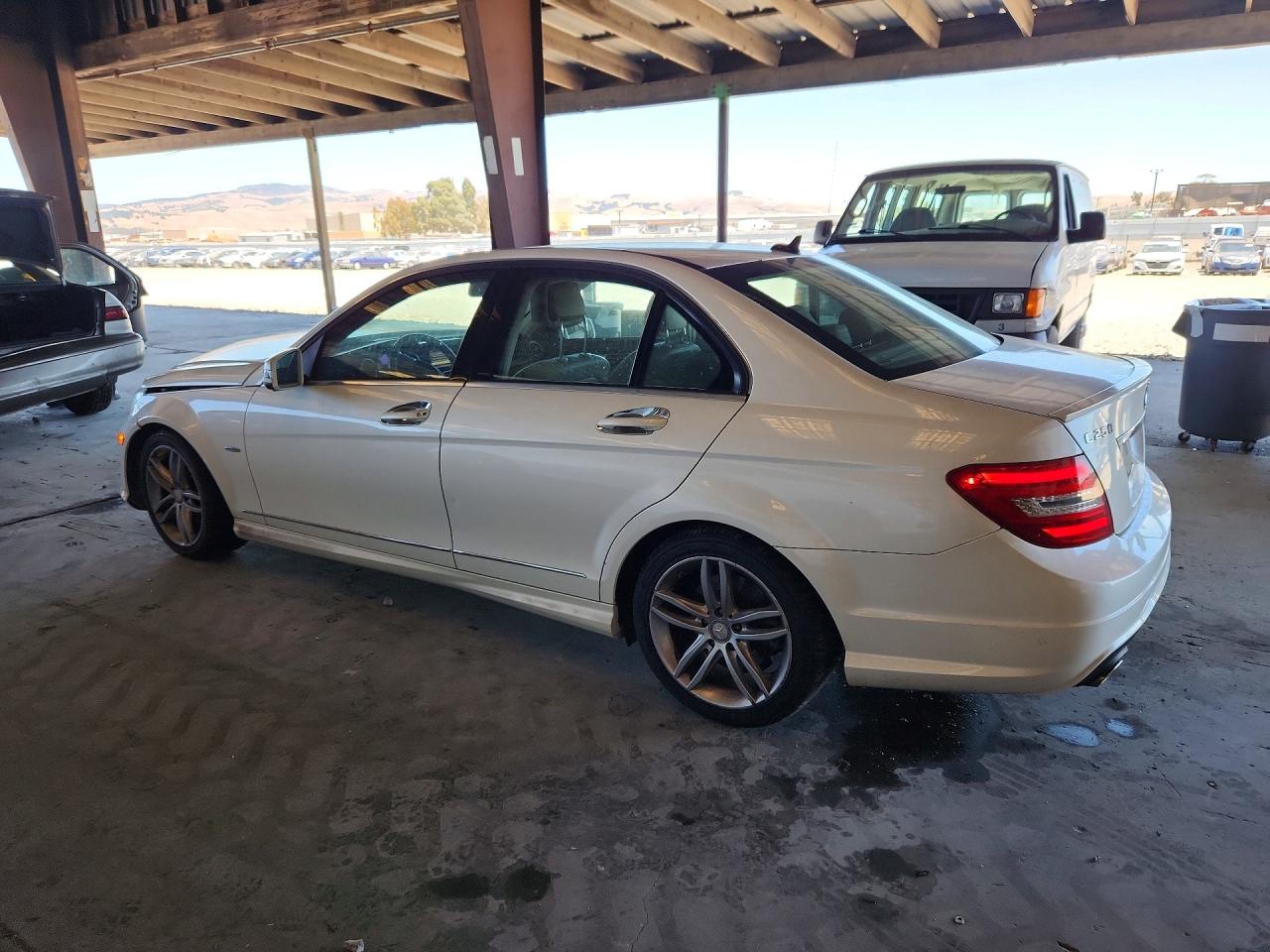 2012 Mercedes-benz C 250 White vin: WDDGF4HB4CR220824