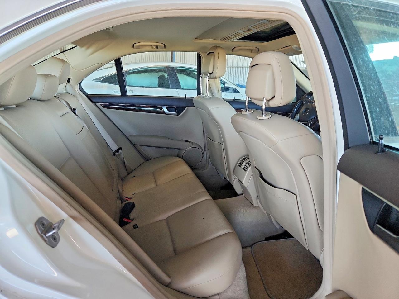 2012 Mercedes-benz C 250 White vin: WDDGF4HB4CR220824