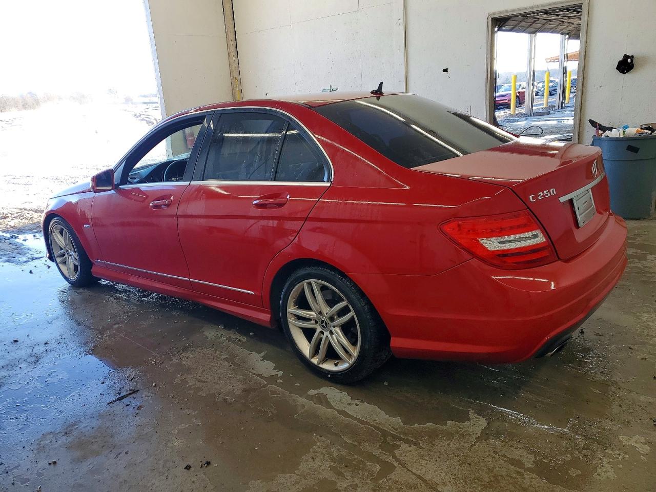 2012 Mercedes-benz C 250 Red vin: WDDGF4HB4CR233105