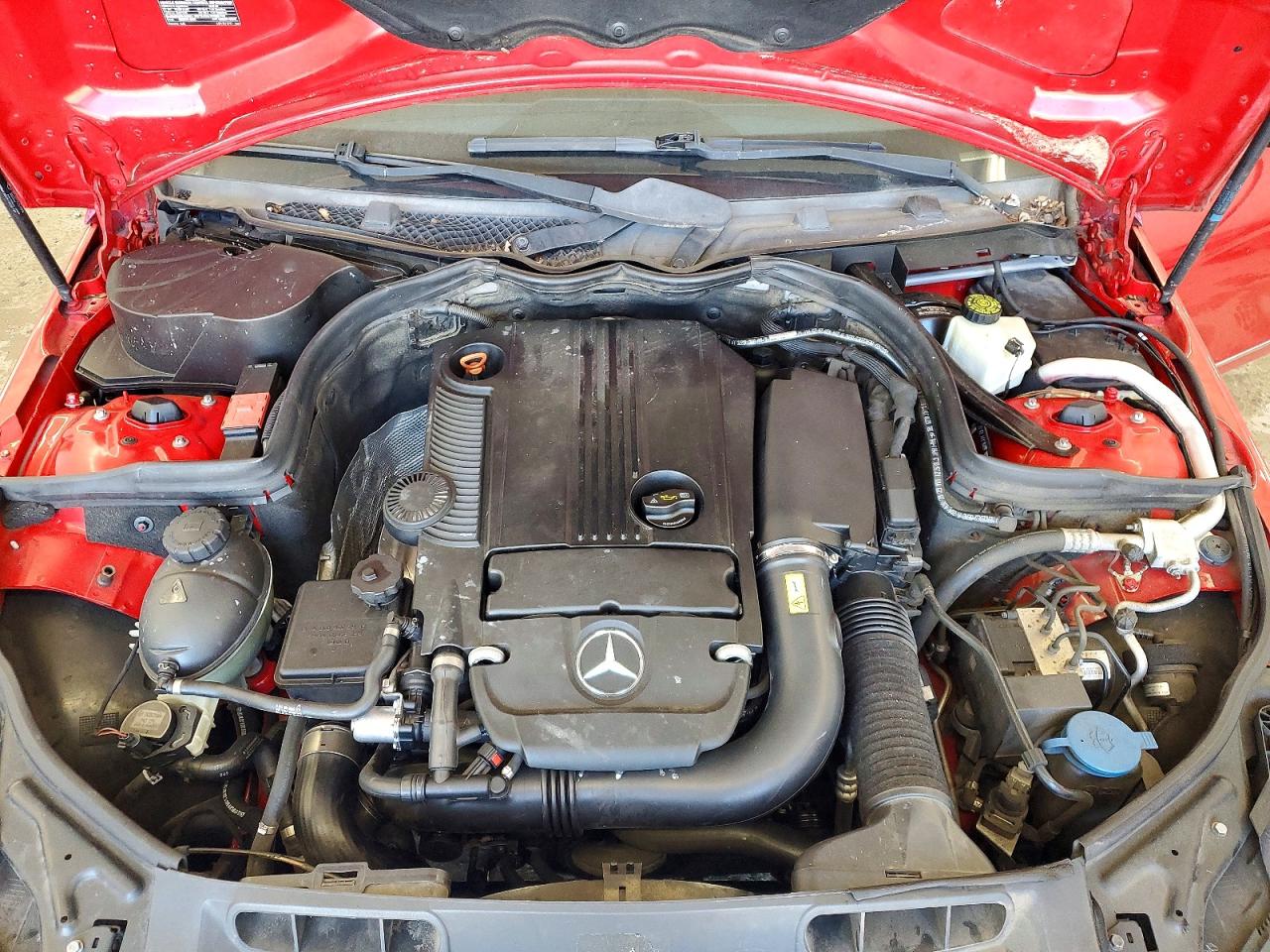 2012 Mercedes-benz C 250 Red vin: WDDGF4HB4CR233105