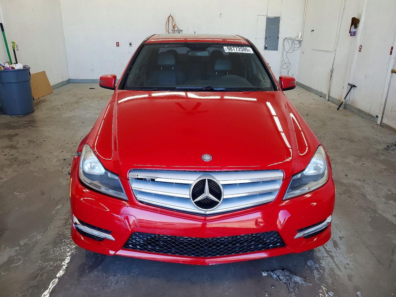 2012 Mercedes-benz C 250 Red vin: WDDGF4HB4CR233105