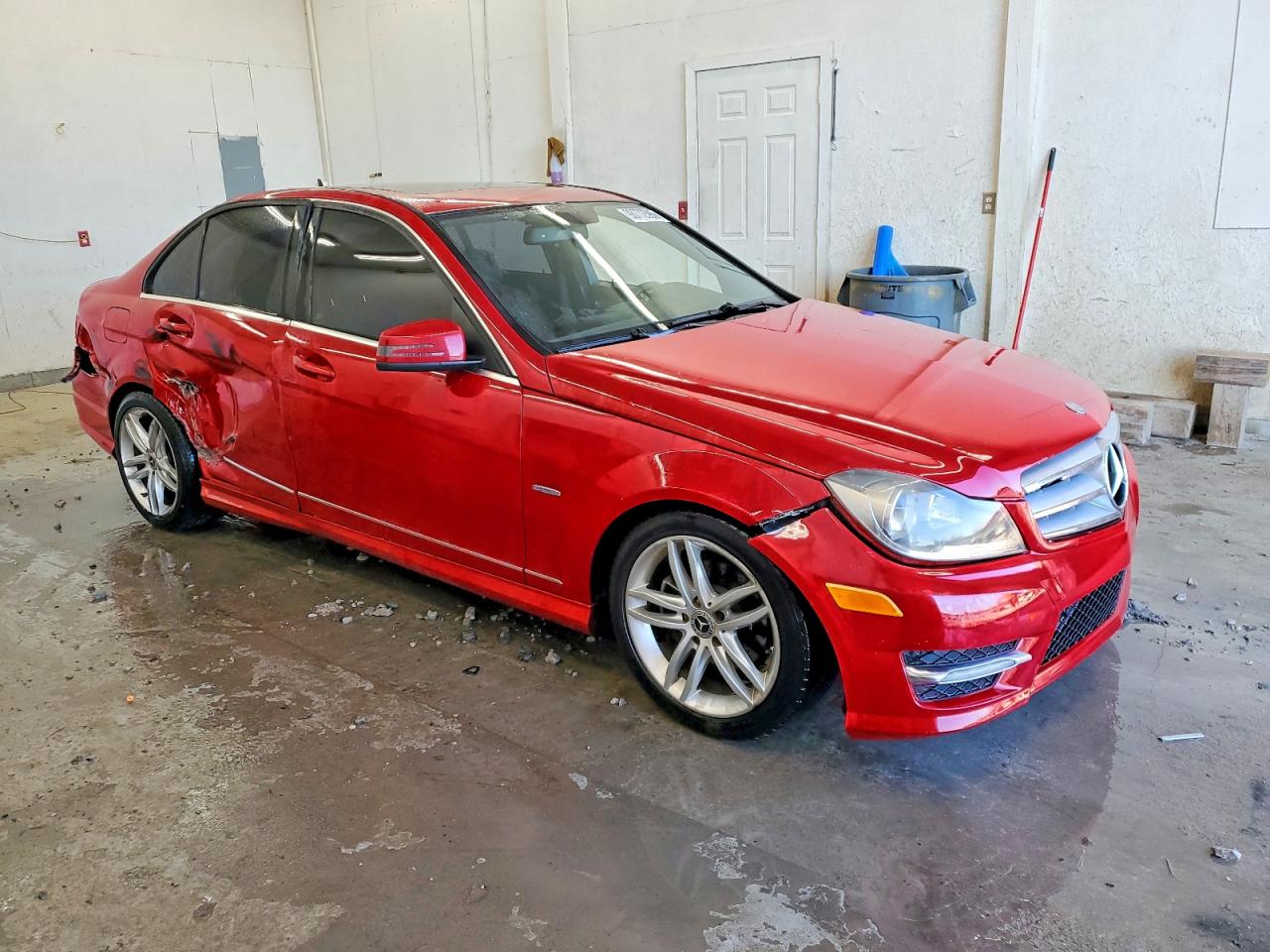 2012 Mercedes-benz C 250 Red vin: WDDGF4HB4CR233105