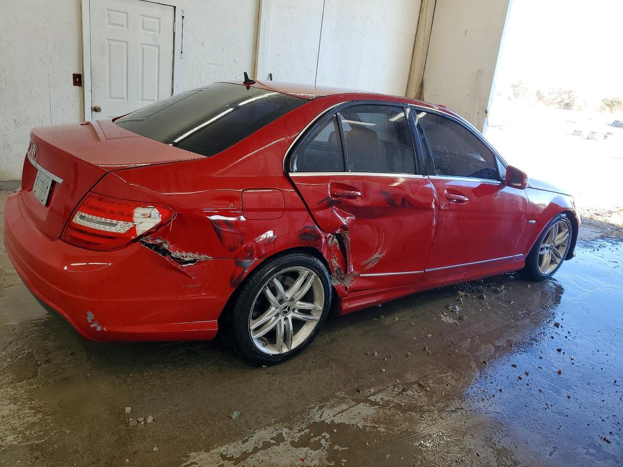 2012 Mercedes-benz C 250 Red vin: WDDGF4HB4CR233105