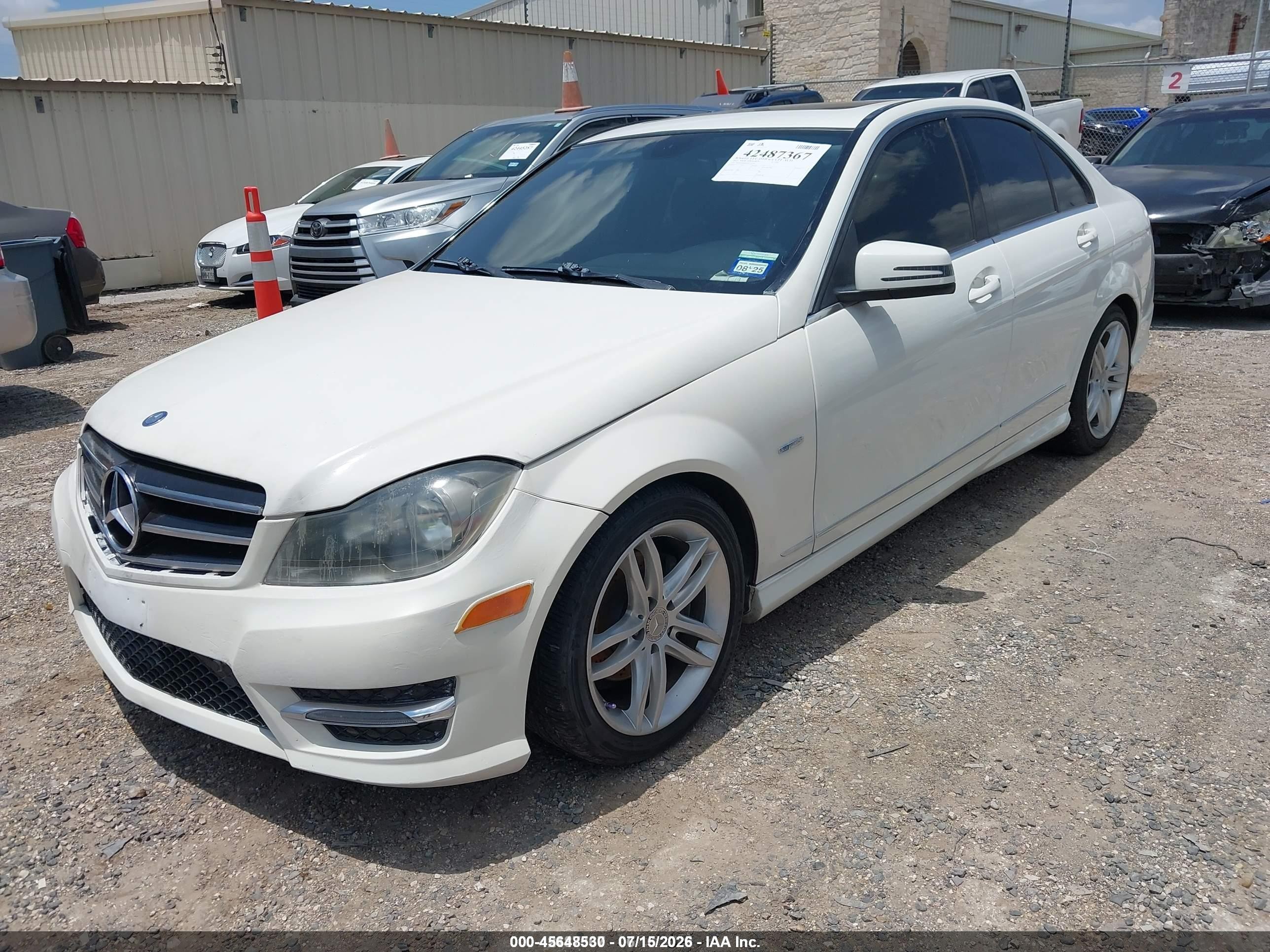 2012 Mercedes-benz C 250 Luxury/sport White vin: WDDGF4HB4CR235078
