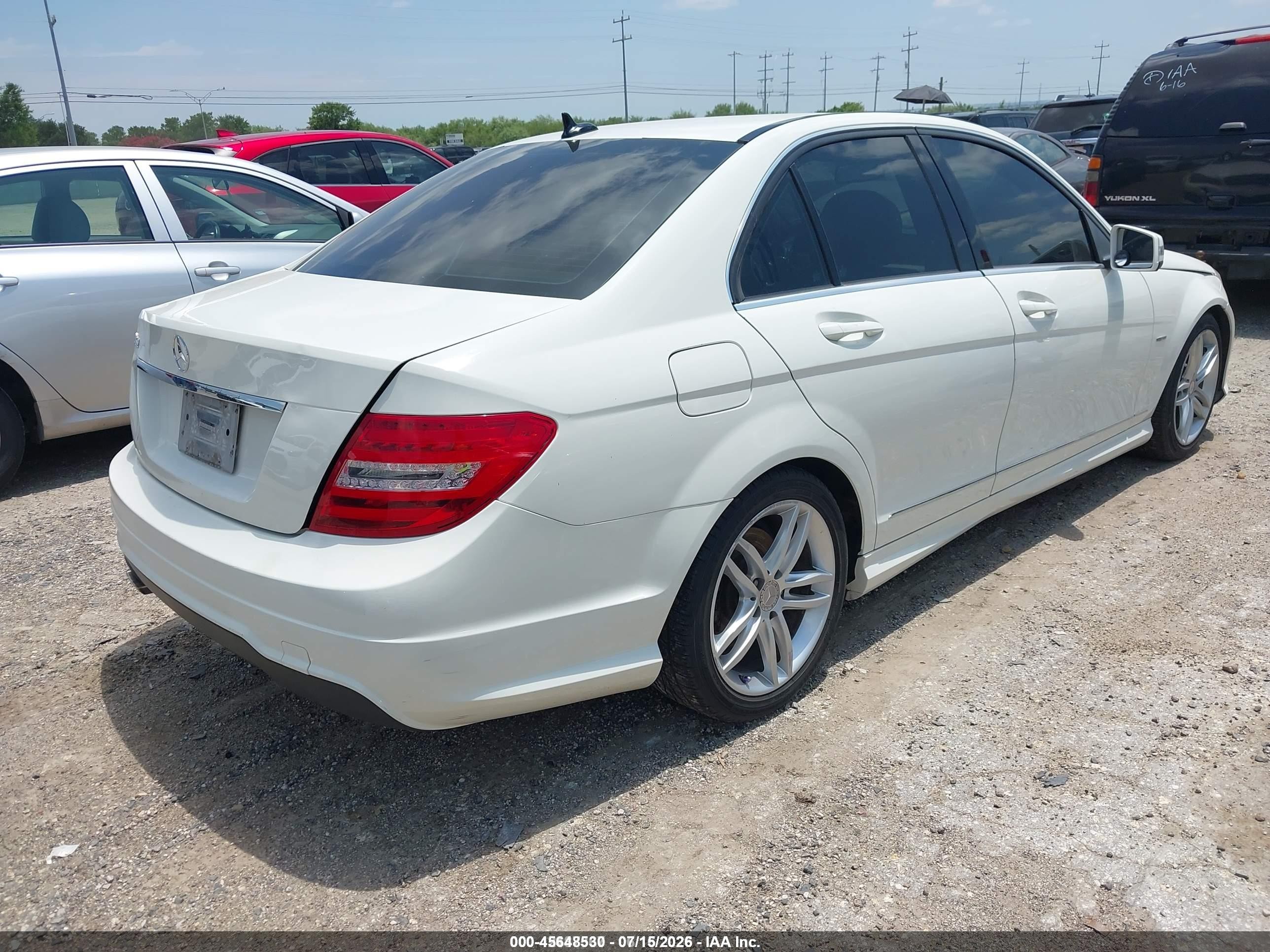 2012 Mercedes-benz C 250 Luxury/sport White vin: WDDGF4HB4CR235078