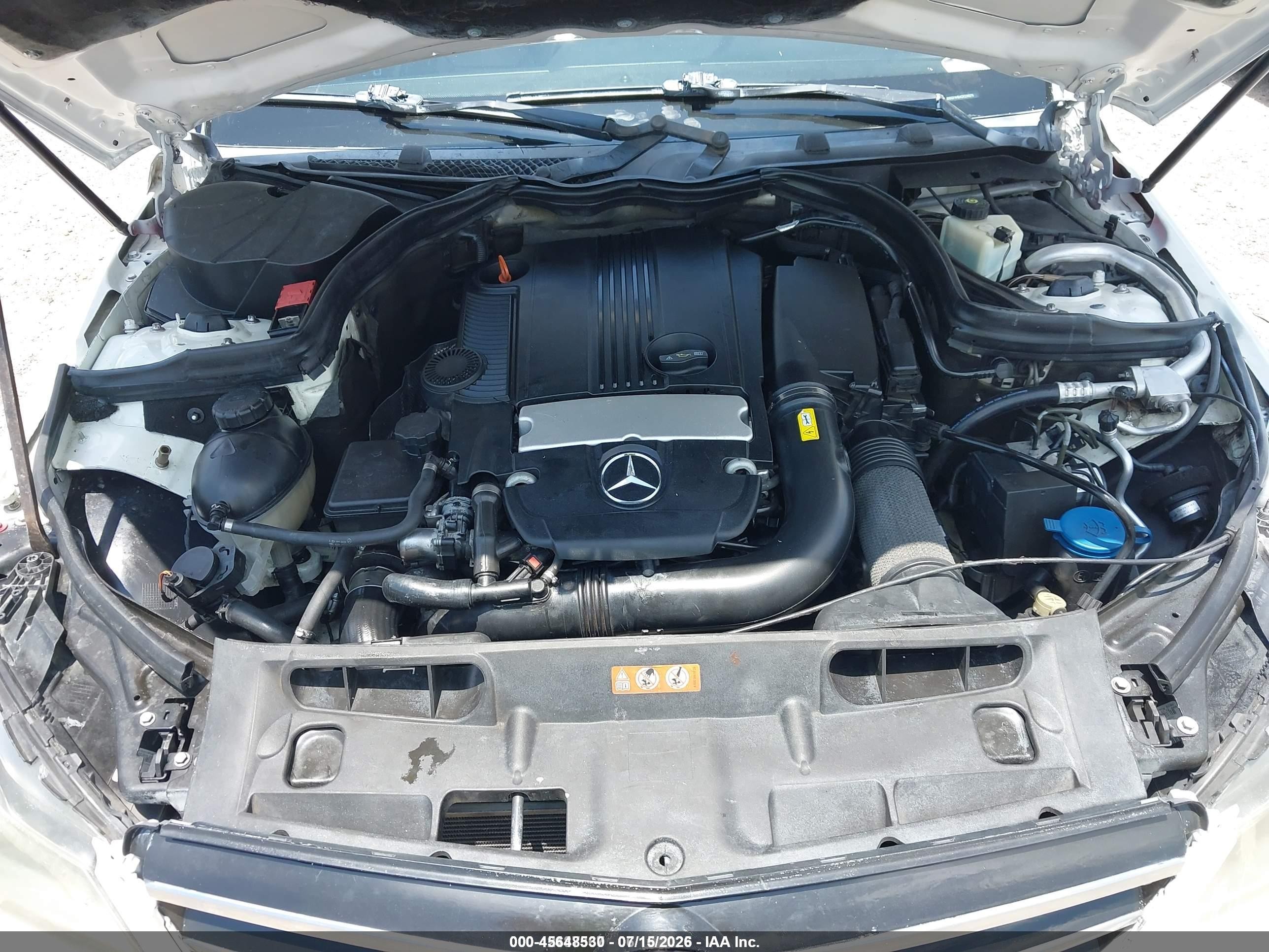 2012 Mercedes-benz C 250 Luxury/sport White vin: WDDGF4HB4CR235078