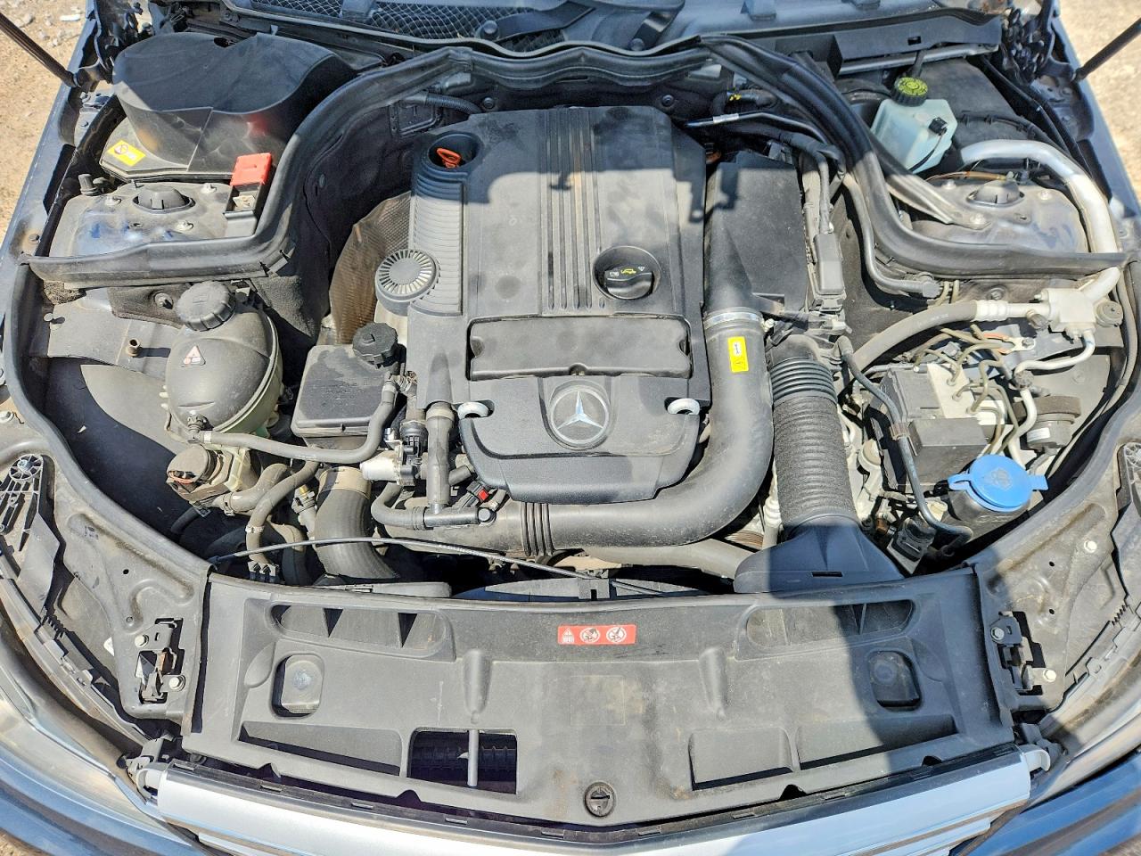 2013 Mercedes-benz C250 Угольный vin: WDDGF4HB4DA786451