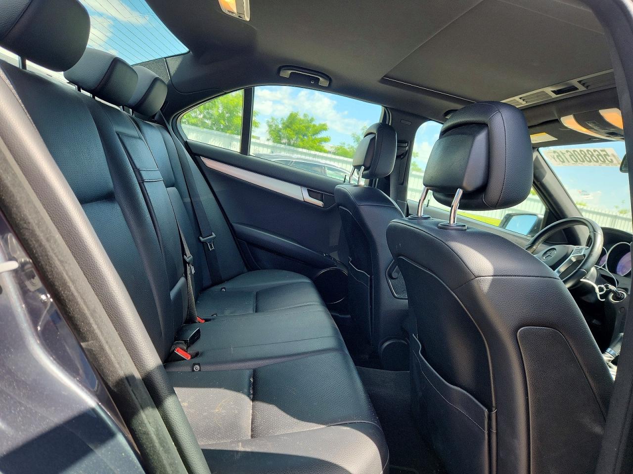 2013 Mercedes-benz C250 Угольный vin: WDDGF4HB4DA786451