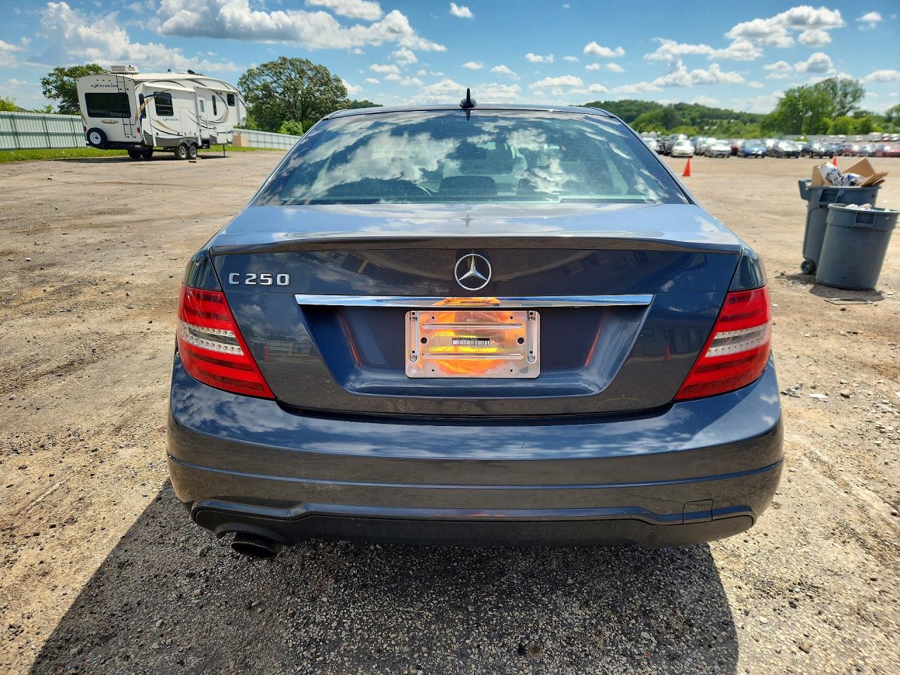 2013 Mercedes-benz C250 Угольный vin: WDDGF4HB4DA786451