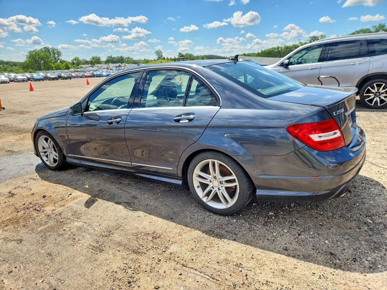 2013 Mercedes-benz C250 Угольный vin: WDDGF4HB4DA786451