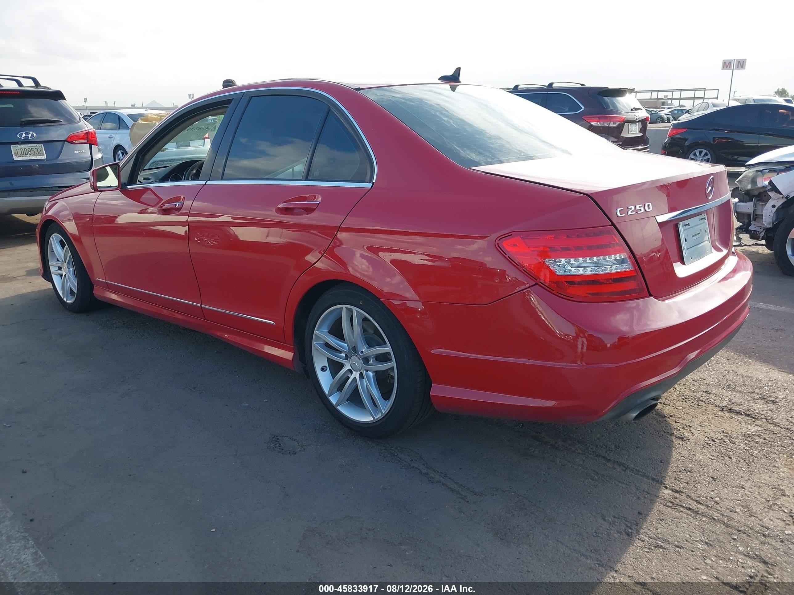 2013 Mercedes-benz C 250 Sport Красный vin: WDDGF4HB4DA812885