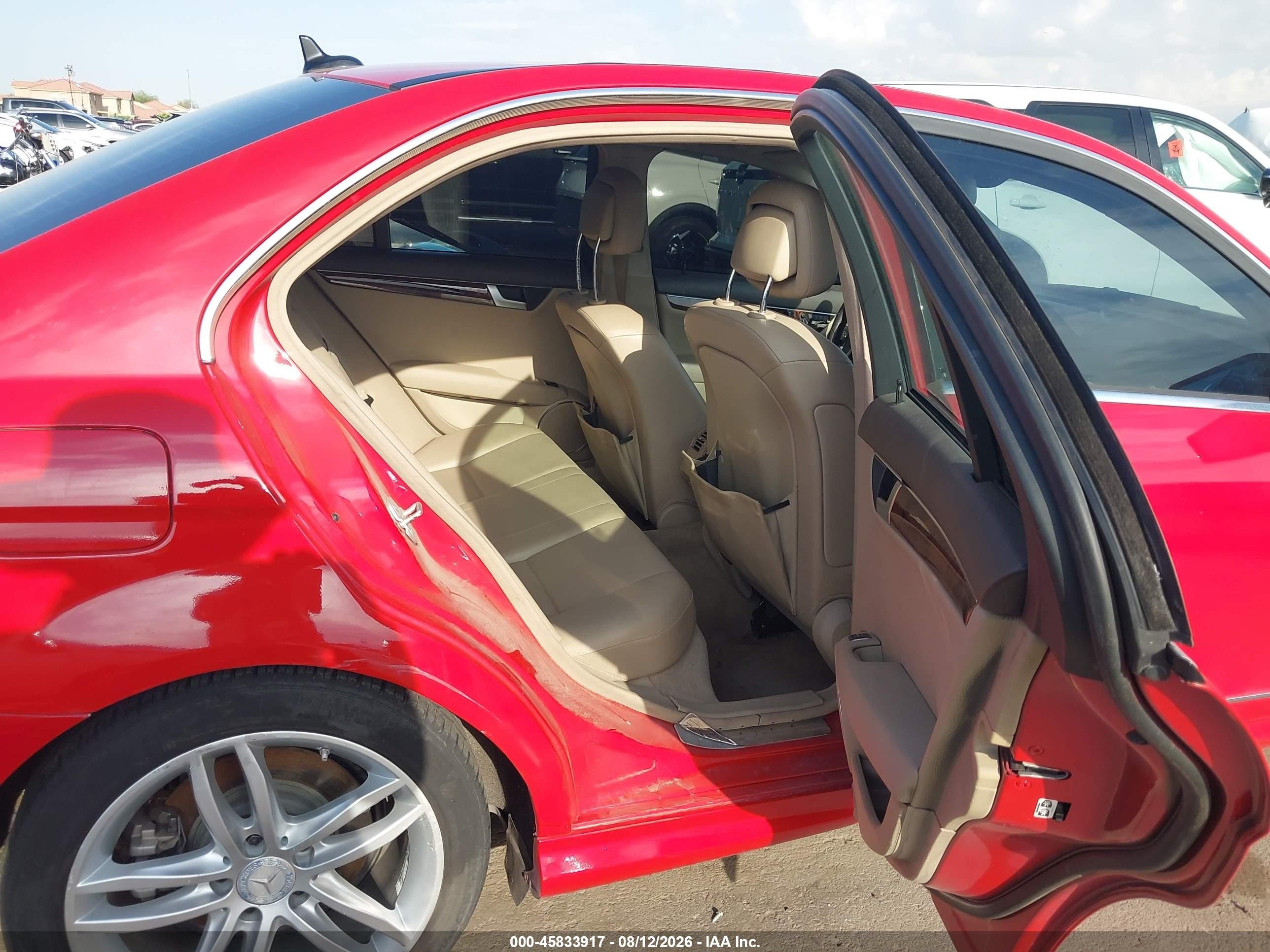 2013 Mercedes-benz C 250 Sport Красный vin: WDDGF4HB4DA812885