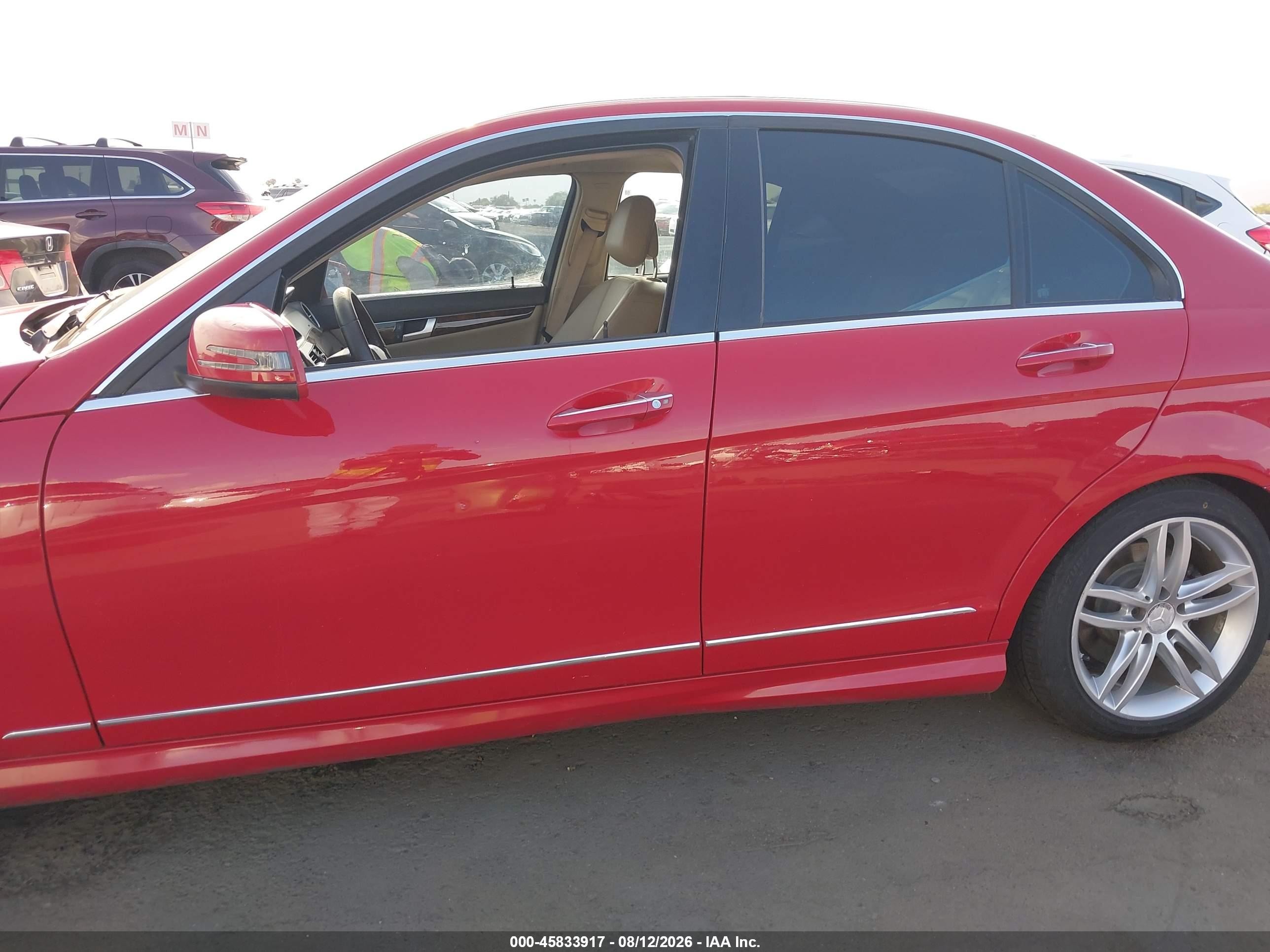 2013 Mercedes-benz C 250 Sport Красный vin: WDDGF4HB4DA812885