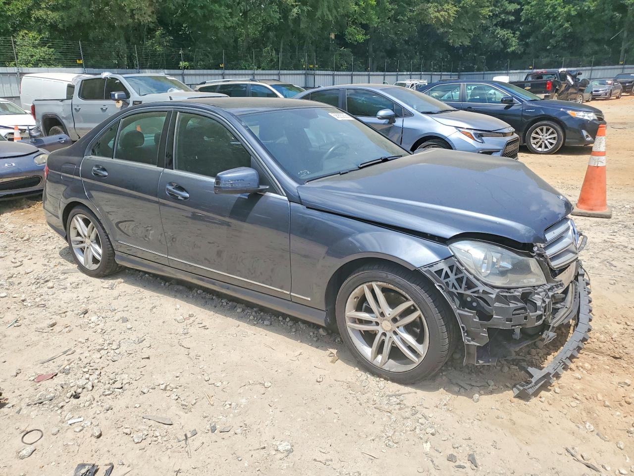2013 Mercedes-benz C 250 Серый vin: WDDGF4HB4DA854098