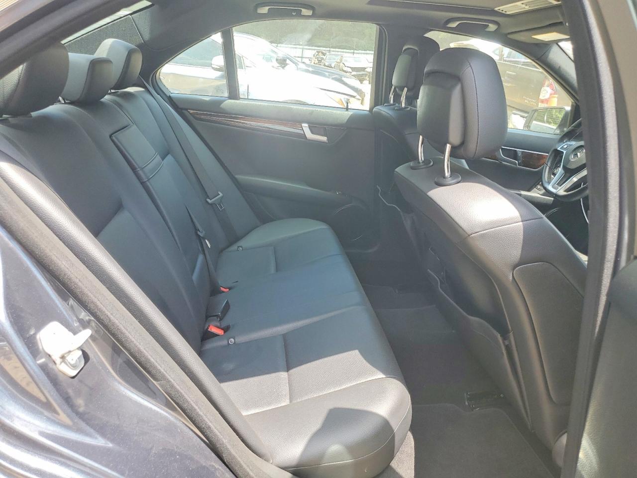 2013 Mercedes-benz C 250 Серый vin: WDDGF4HB4DA854098
