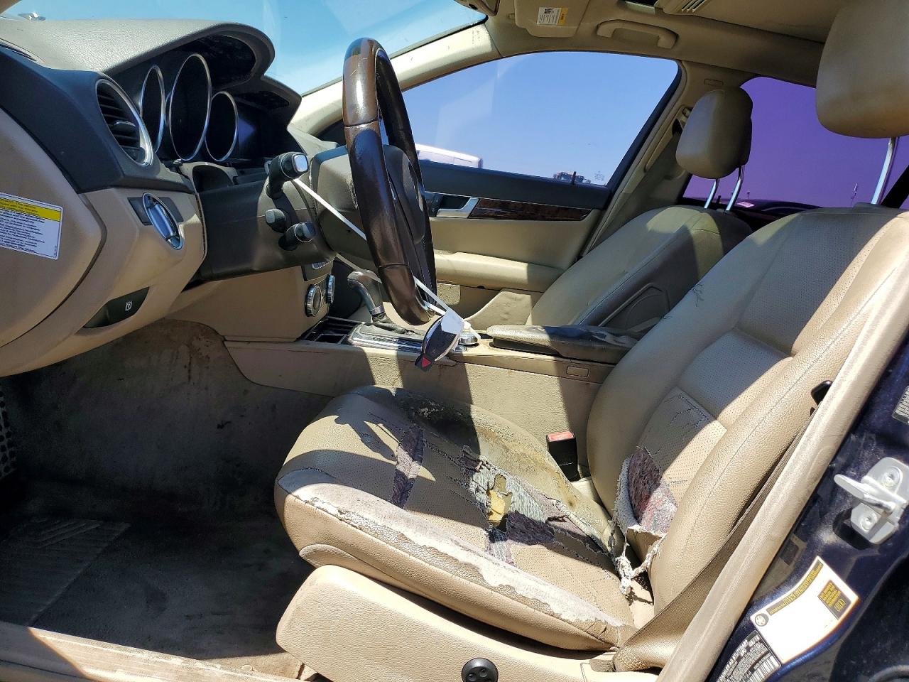 2013 Mercedes-benz C 250 Blue vin: WDDGF4HB4DA854764
