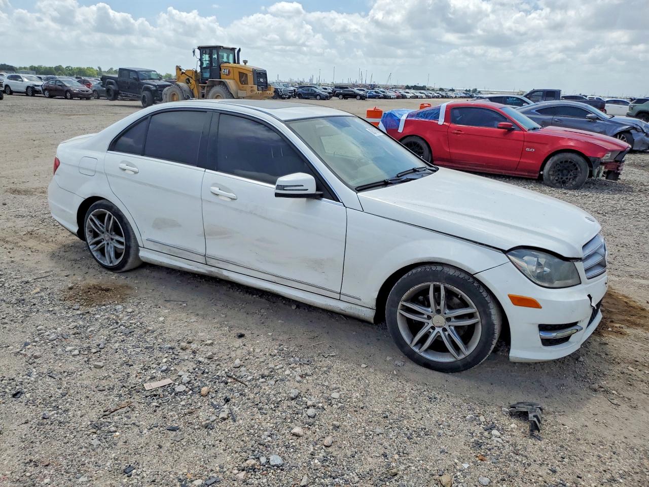 2013 Mercedes-benz C 250 White vin: WDDGF4HB4DG095496
