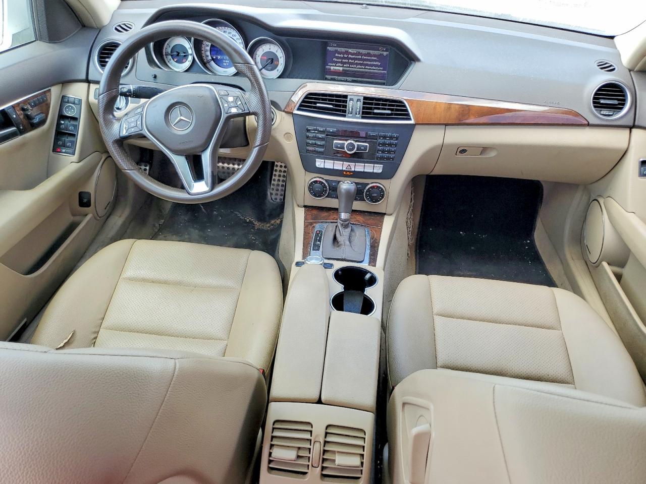 2013 Mercedes-benz C 250 White vin: WDDGF4HB4DG095496