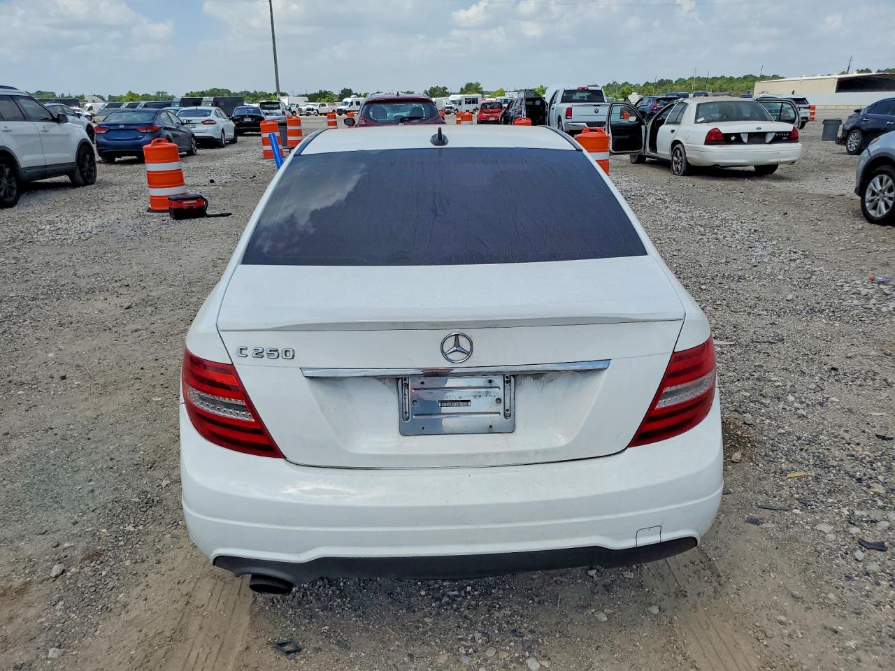 2013 Mercedes-benz C 250 White vin: WDDGF4HB4DG095496