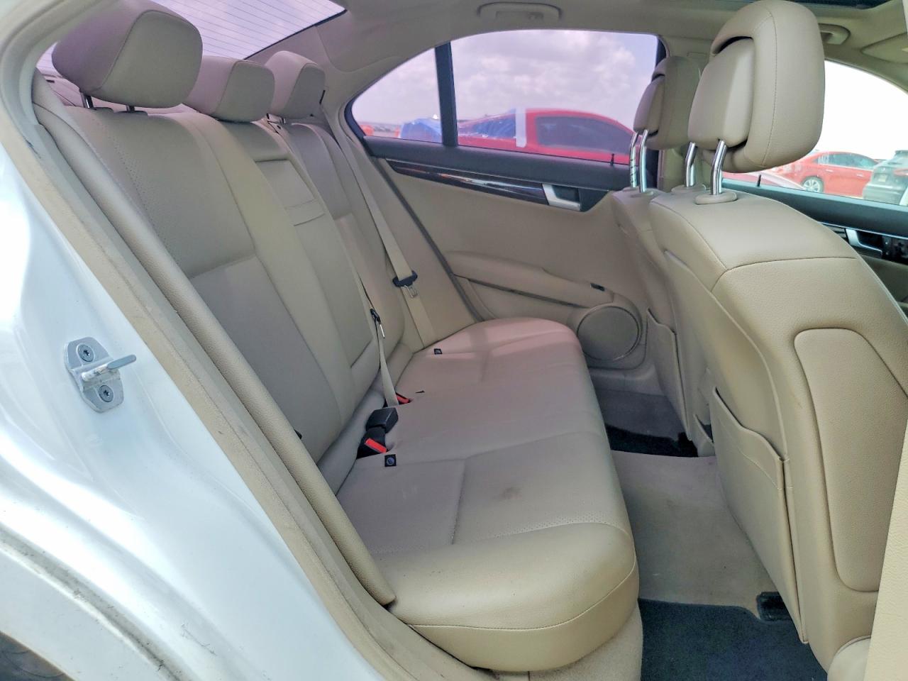 2013 Mercedes-benz C 250 White vin: WDDGF4HB4DG095496