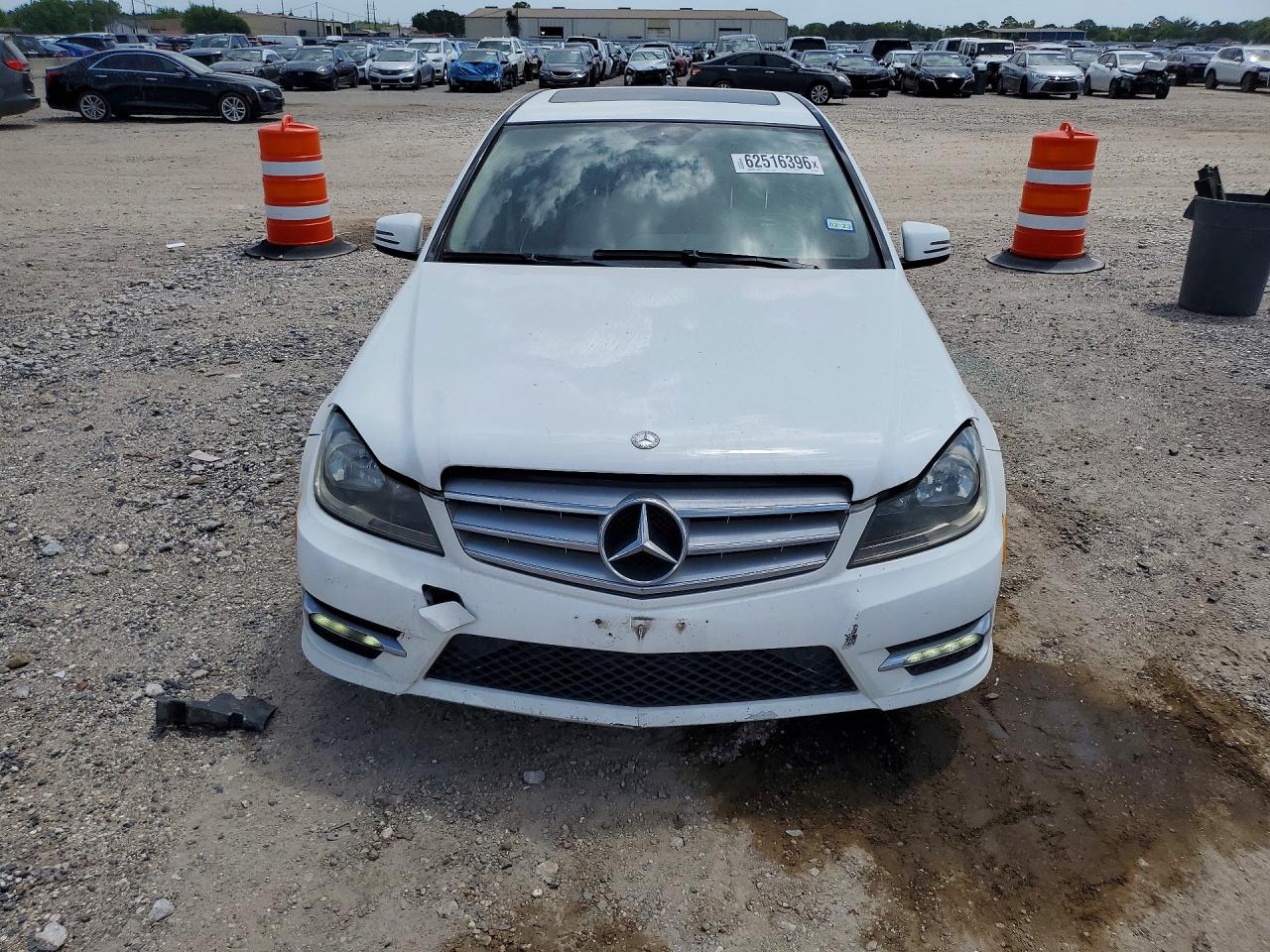 2013 Mercedes-benz C 250 White vin: WDDGF4HB4DG095496