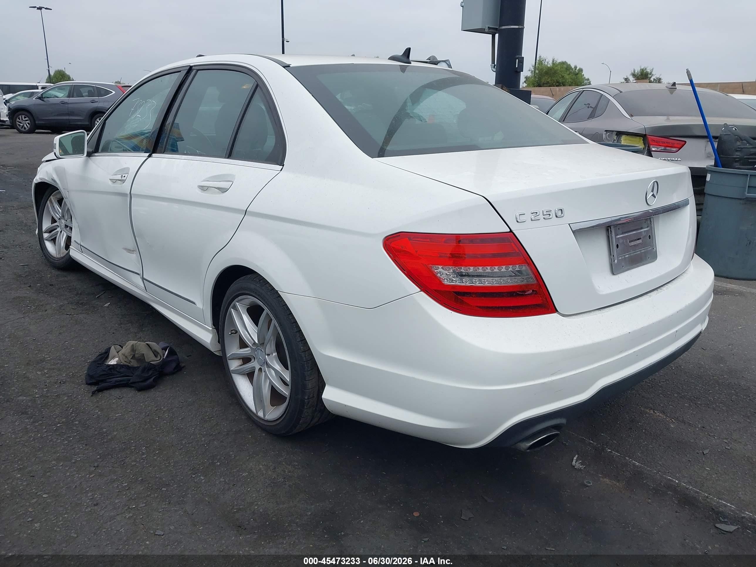 2013 Mercedes-benz C 250 Sport White vin: WDDGF4HB4DR266932