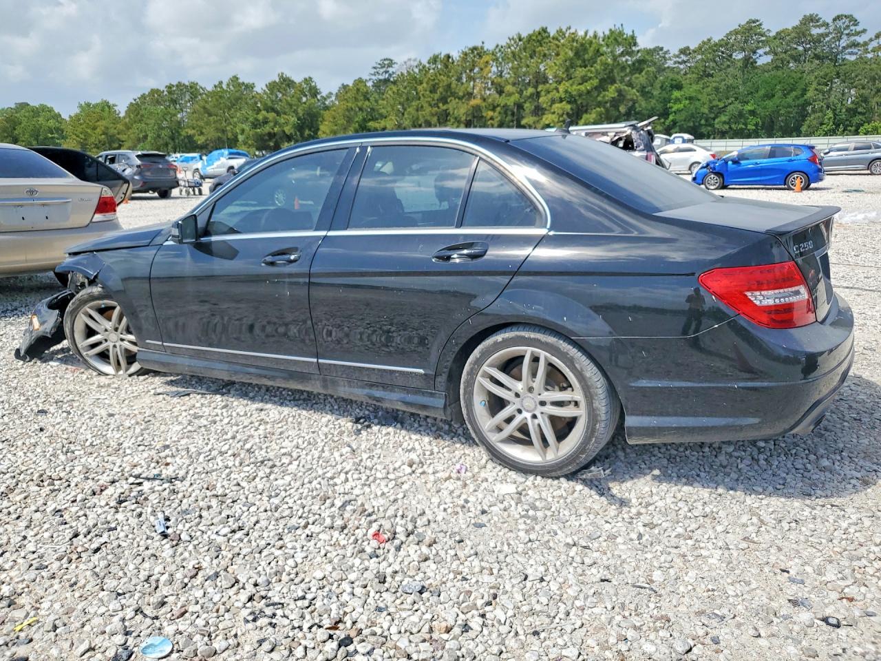 2013 Mercedes-benz C 250 Черный vin: WDDGF4HB4DR270527