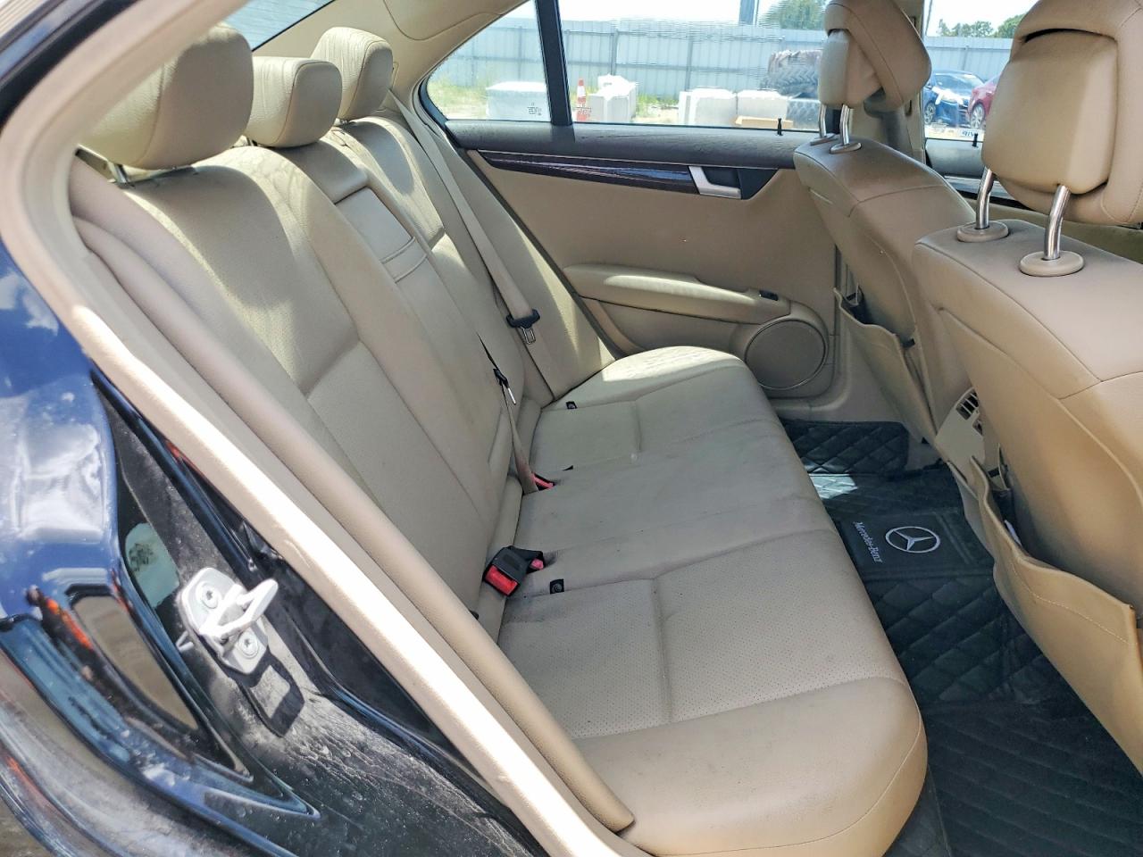 2013 Mercedes-benz C 250 Black vin: WDDGF4HB4DR271032
