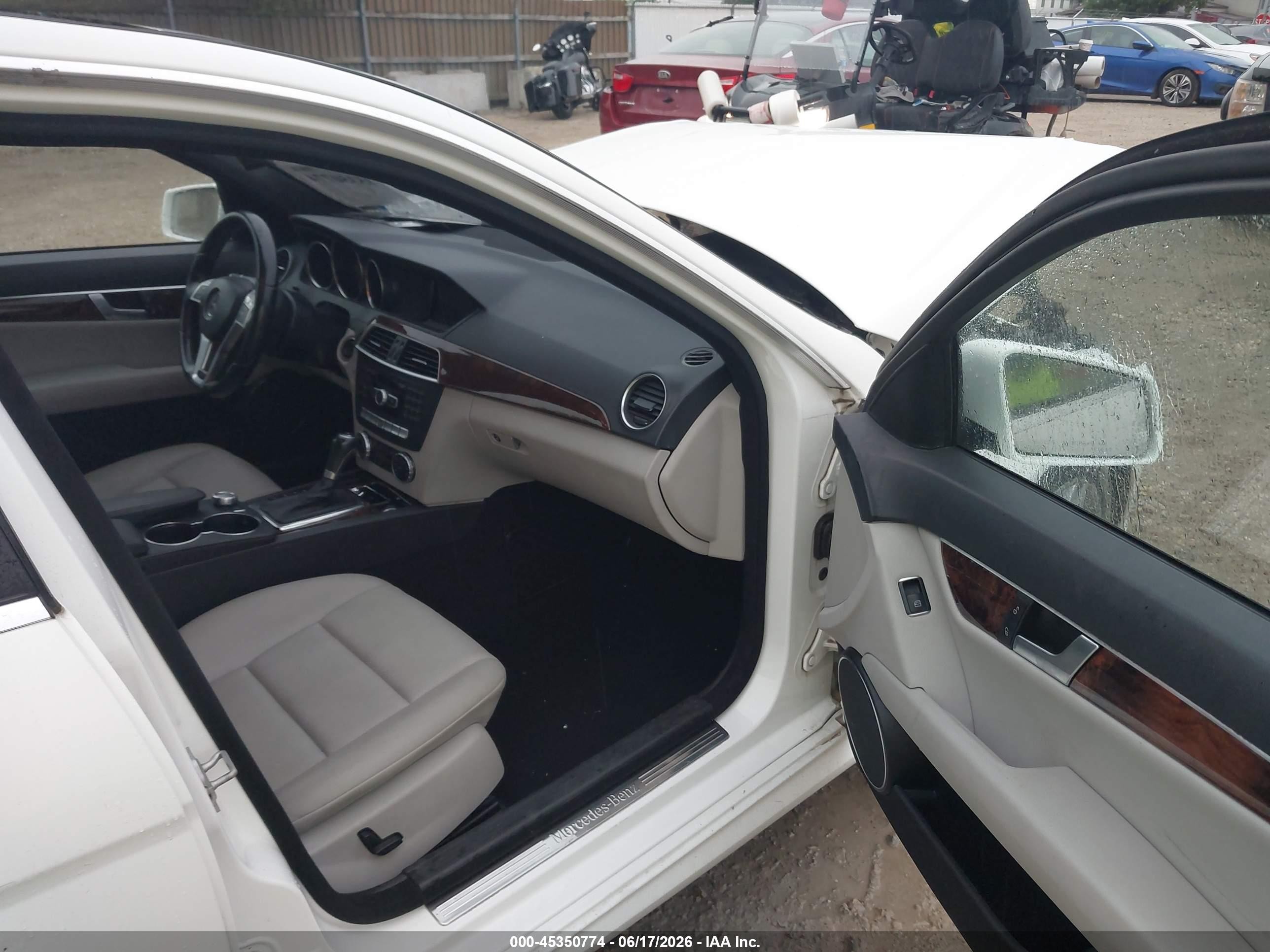 2013 Mercedes-benz C 250 Luxury/sport White vin: WDDGF4HB4DR290941