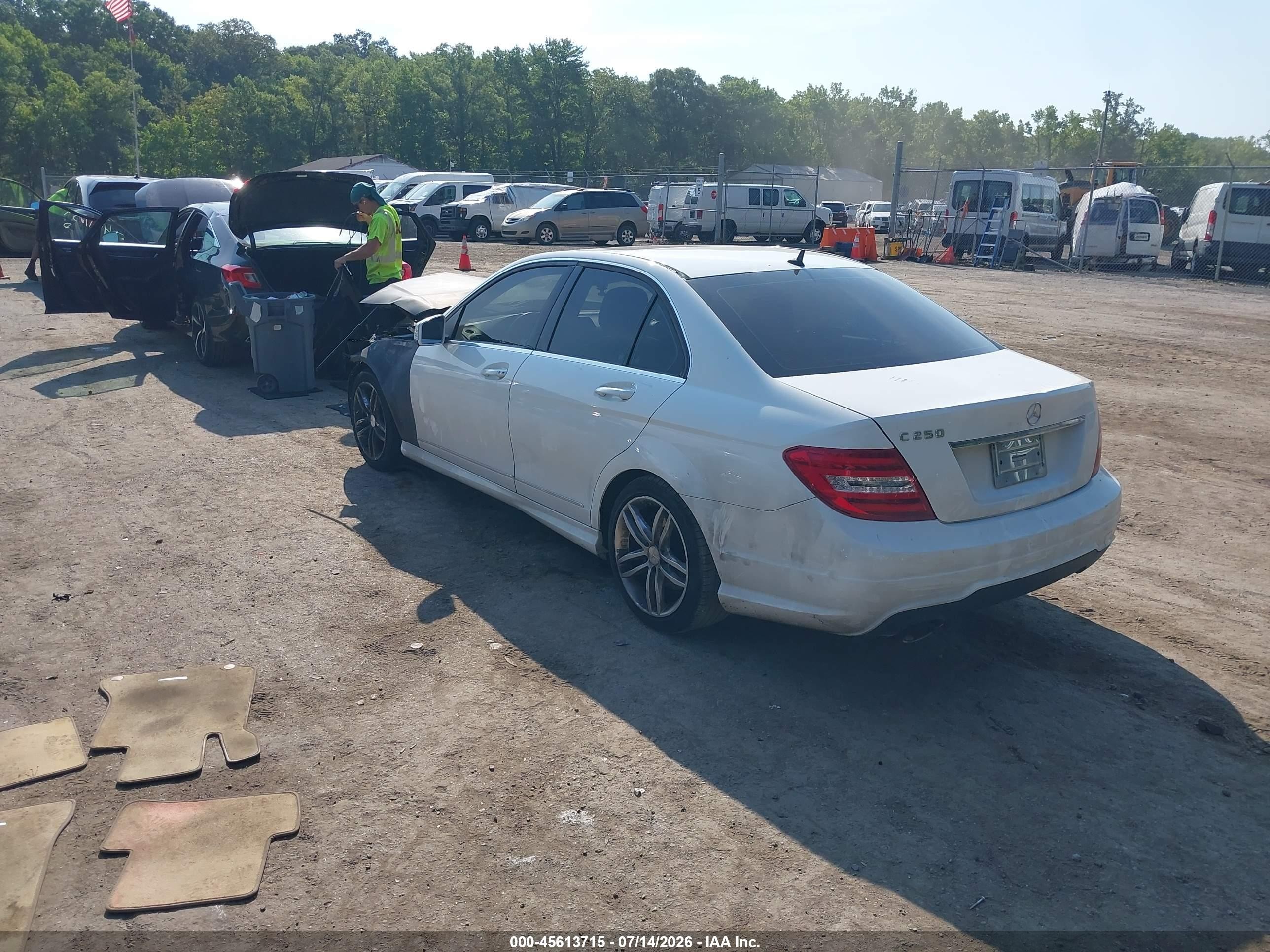 2013 Mercedes-benz C 250 Sport Белый vin: WDDGF4HB4DR294651