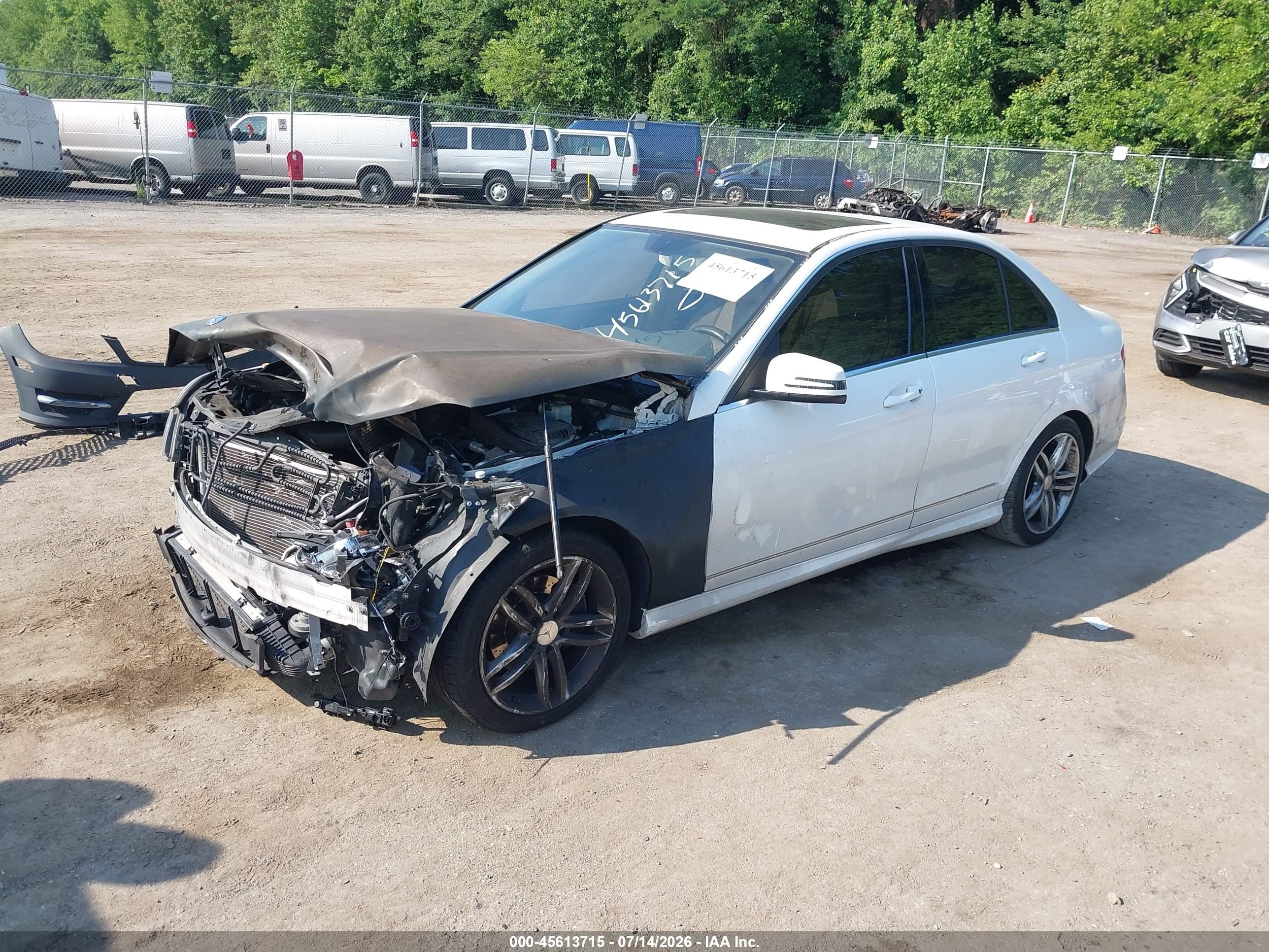 2013 Mercedes-benz C 250 Sport Белый vin: WDDGF4HB4DR294651