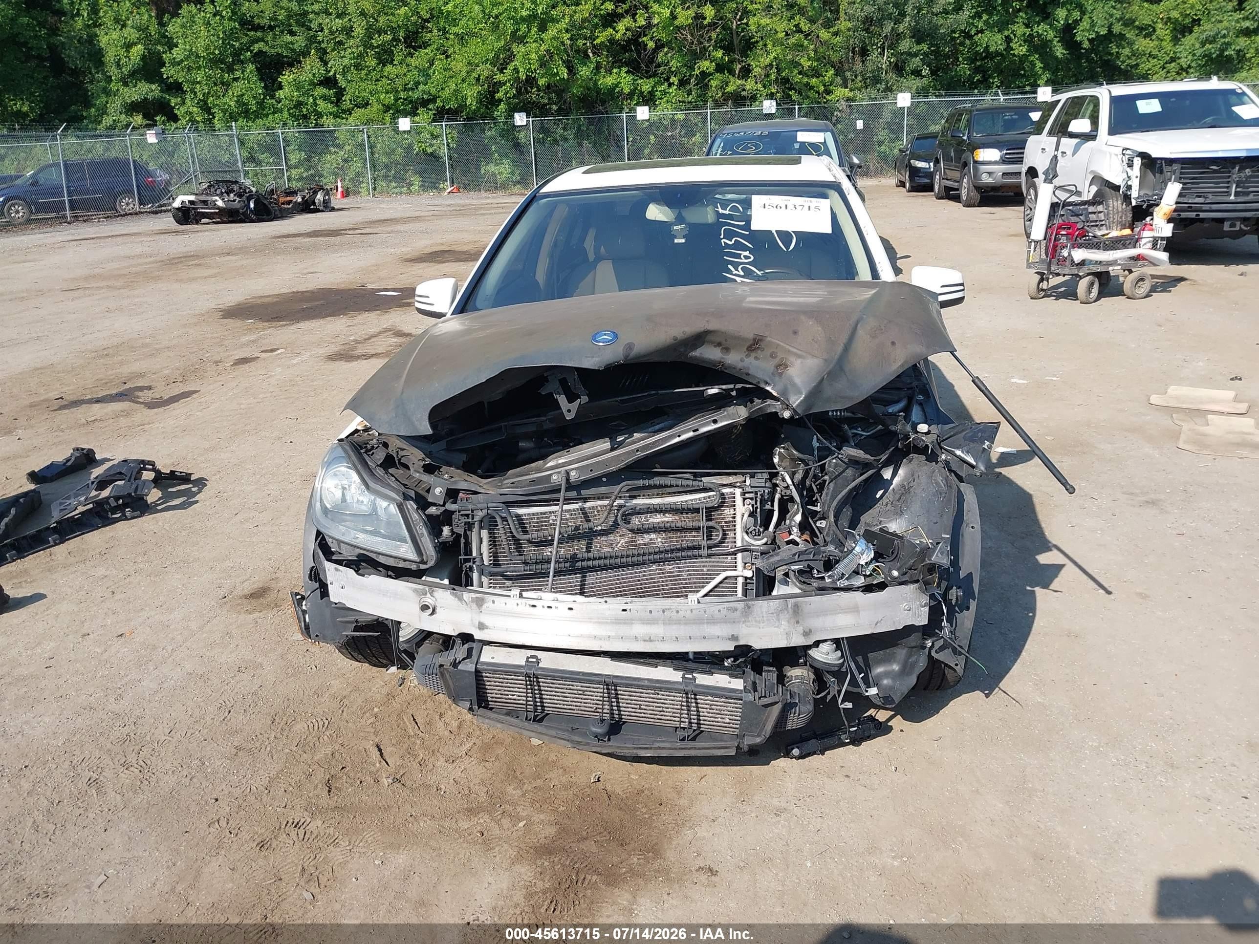 2013 Mercedes-benz C 250 Sport Белый vin: WDDGF4HB4DR294651
