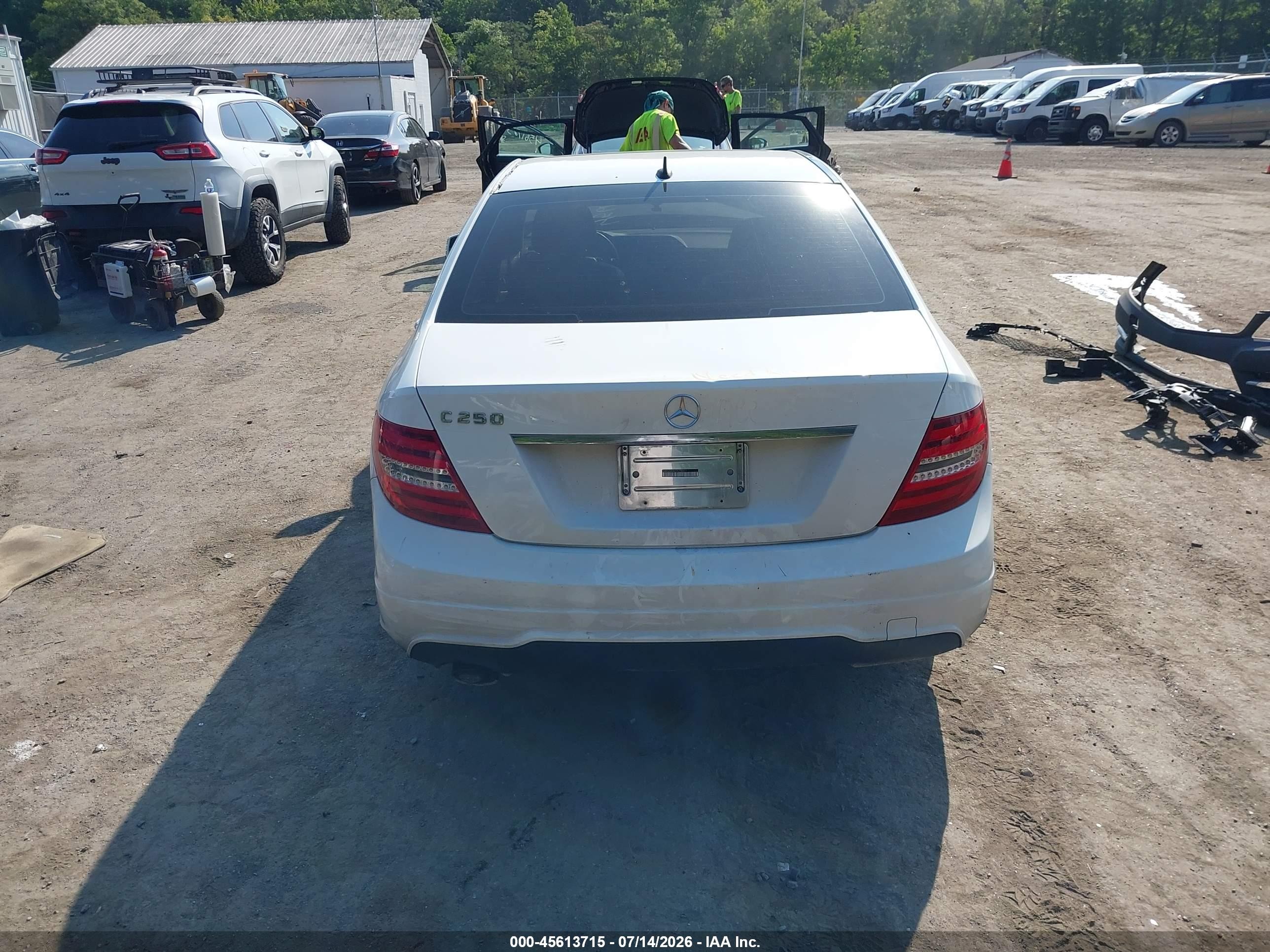 2013 Mercedes-benz C 250 Sport Белый vin: WDDGF4HB4DR294651