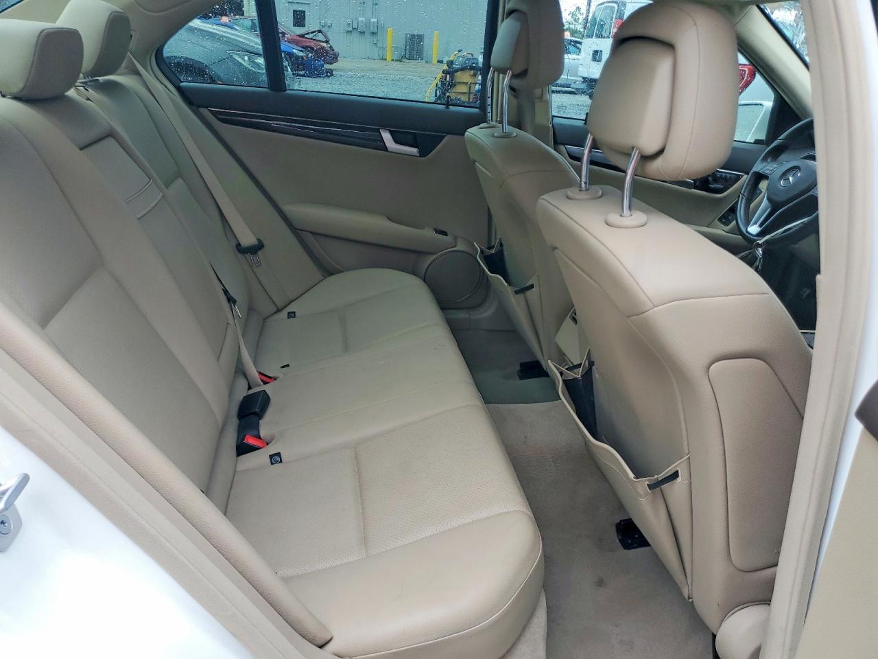 2013 Mercedes-benz C 250 White vin: WDDGF4HB4DR299235