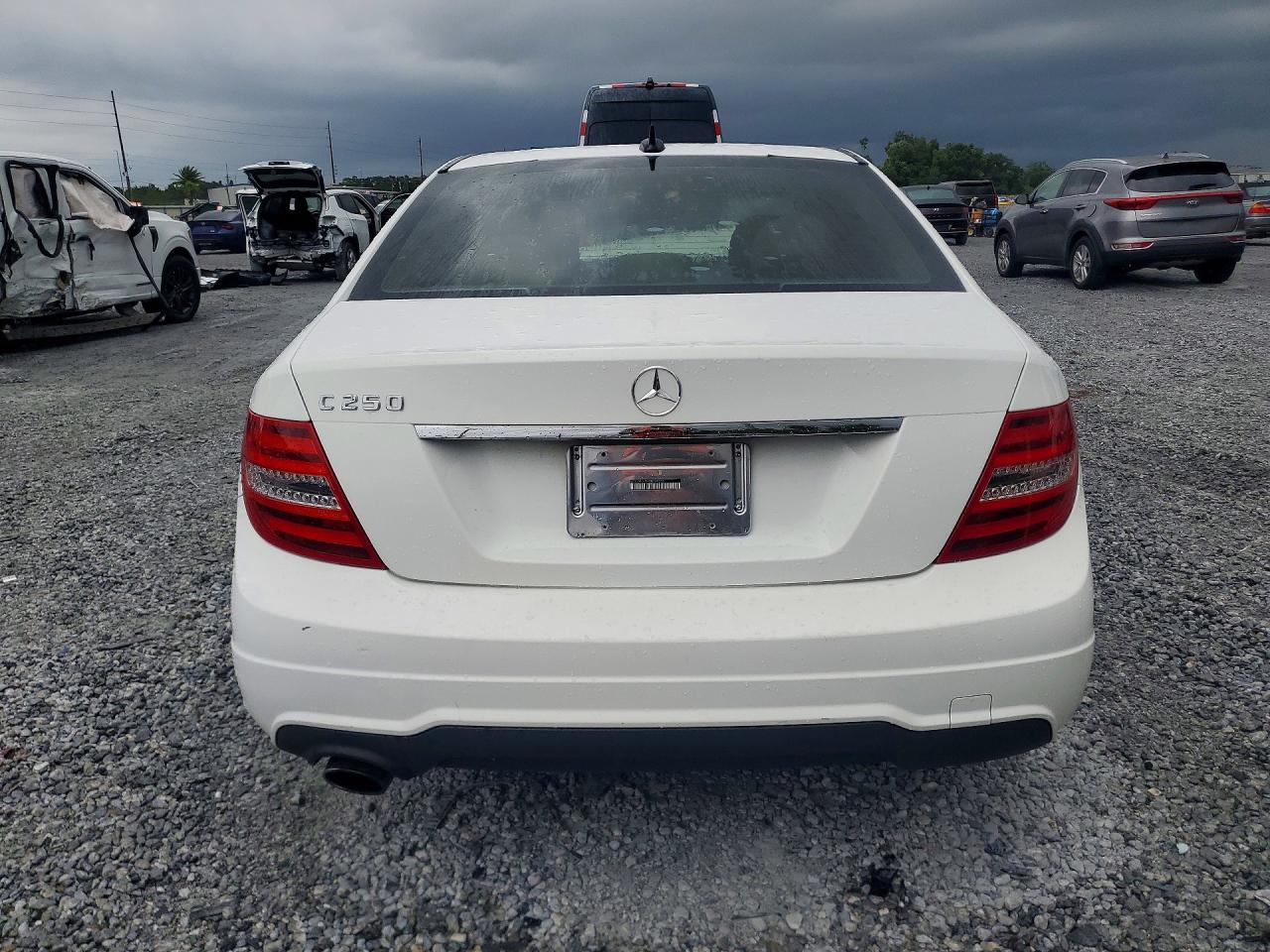 2013 Mercedes-benz C 250 White vin: WDDGF4HB4DR299235