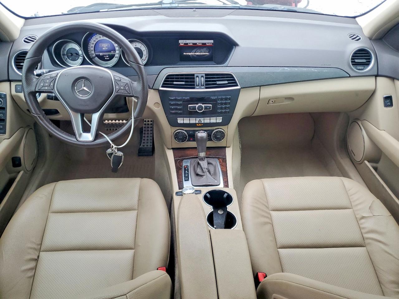 2013 Mercedes-benz C 250 White vin: WDDGF4HB4DR299235