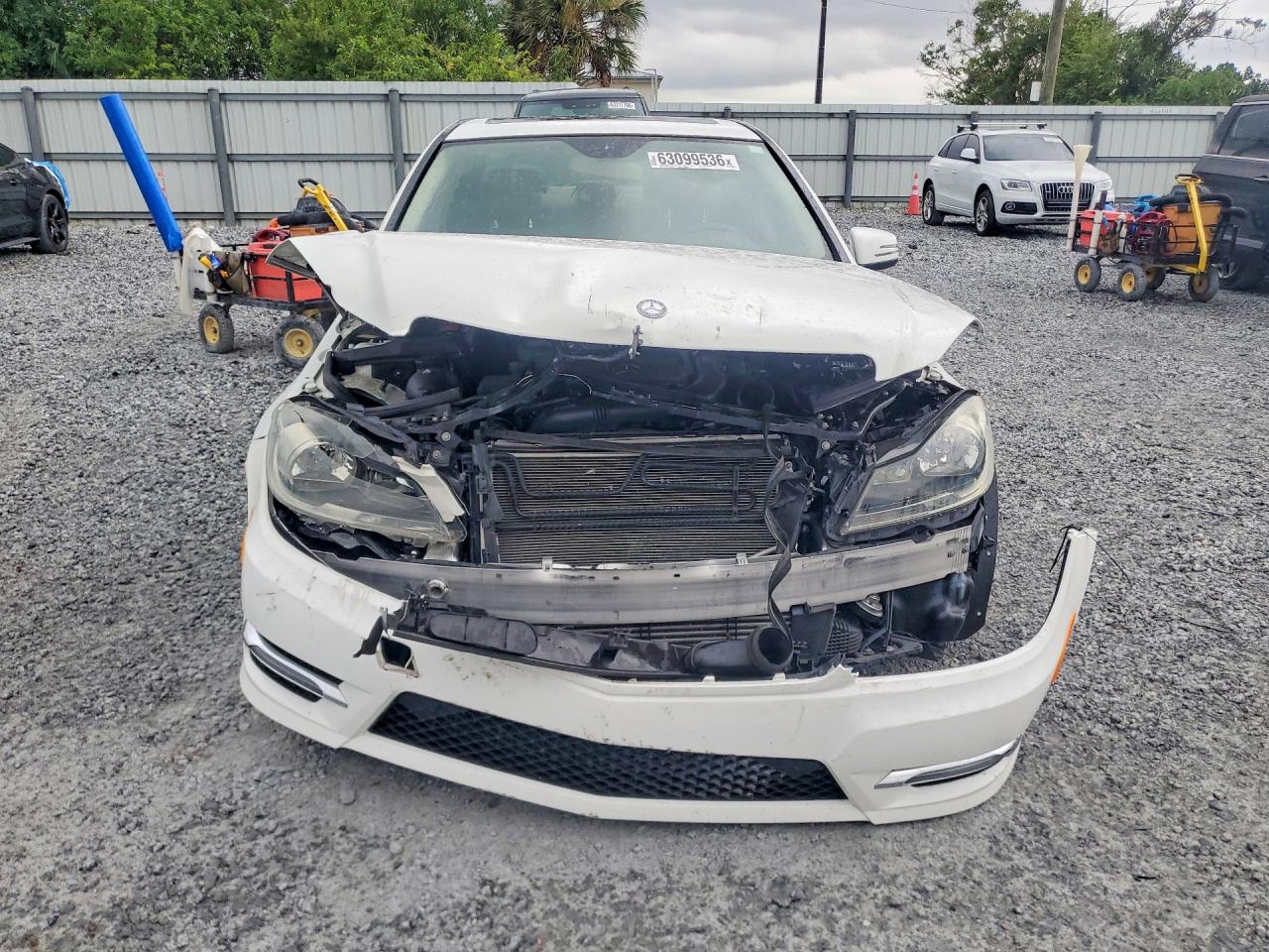 2013 Mercedes-benz C 250 White vin: WDDGF4HB4DR299235