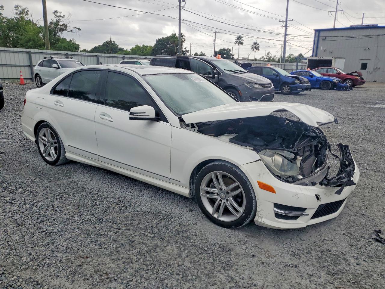 2013 Mercedes-benz C 250 White vin: WDDGF4HB4DR299235