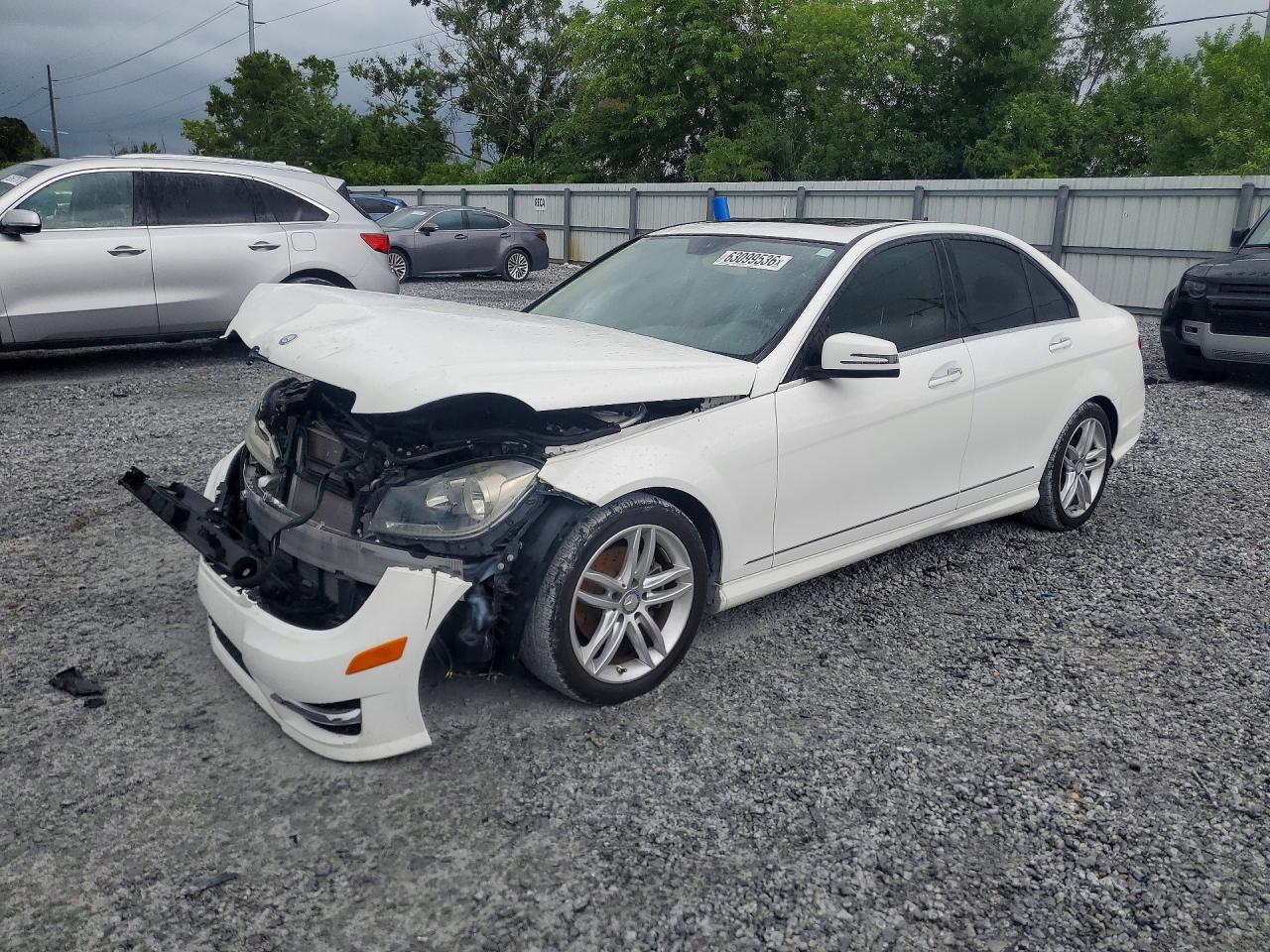 2013 Mercedes-benz C 250 White vin: WDDGF4HB4DR299235