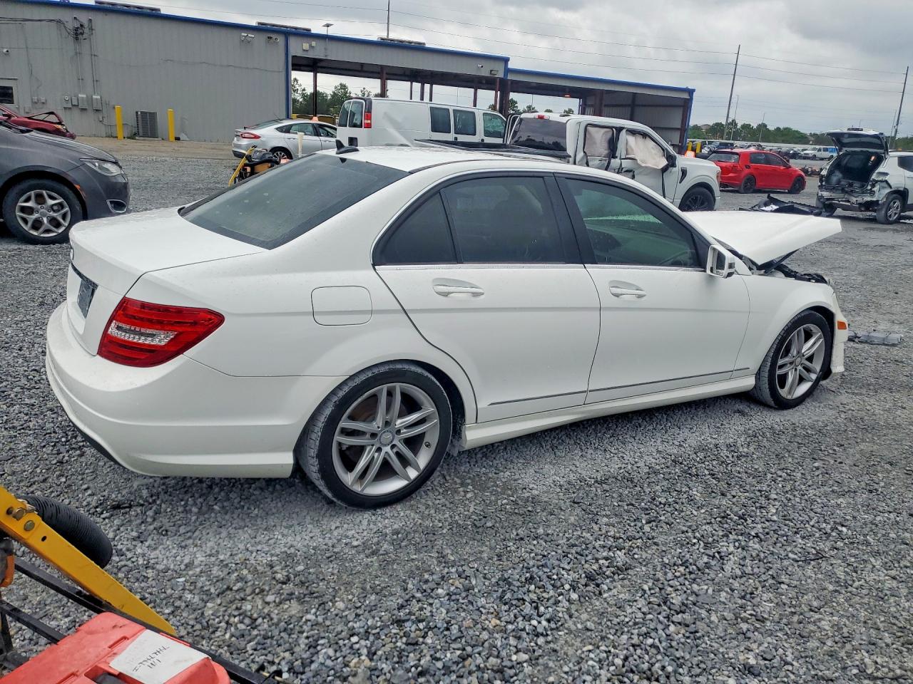 2013 Mercedes-benz C 250 White vin: WDDGF4HB4DR299235