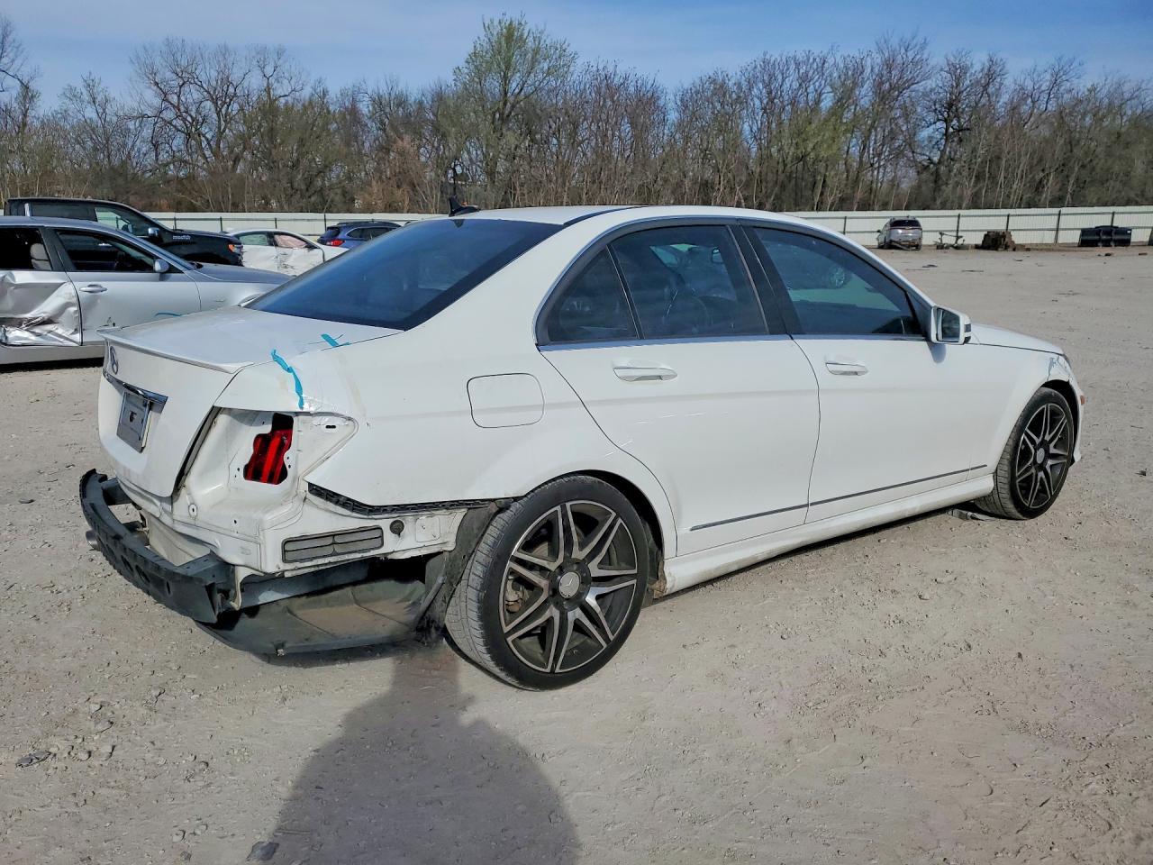 2014 Mercedes-benz C 250 Белый vin: WDDGF4HB4EA902393