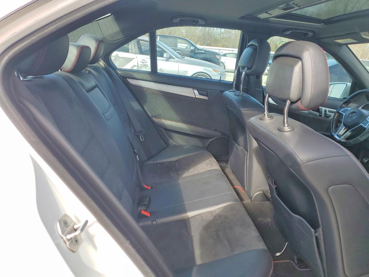 2014 Mercedes-benz C 250 Белый vin: WDDGF4HB4EA902393