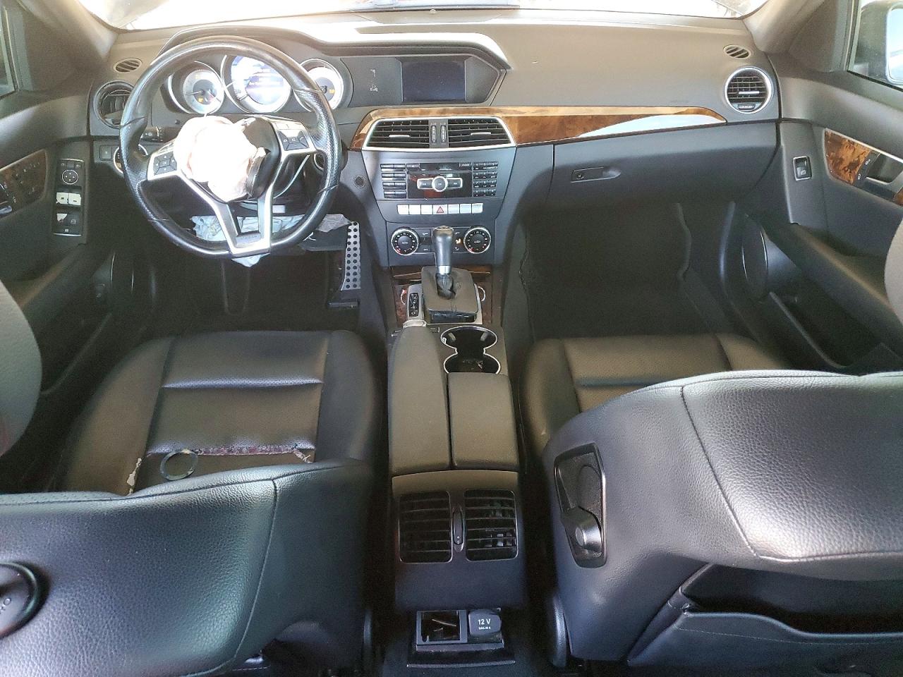 2014 Mercedes-benz C 250 Черный vin: WDDGF4HB4EA943199